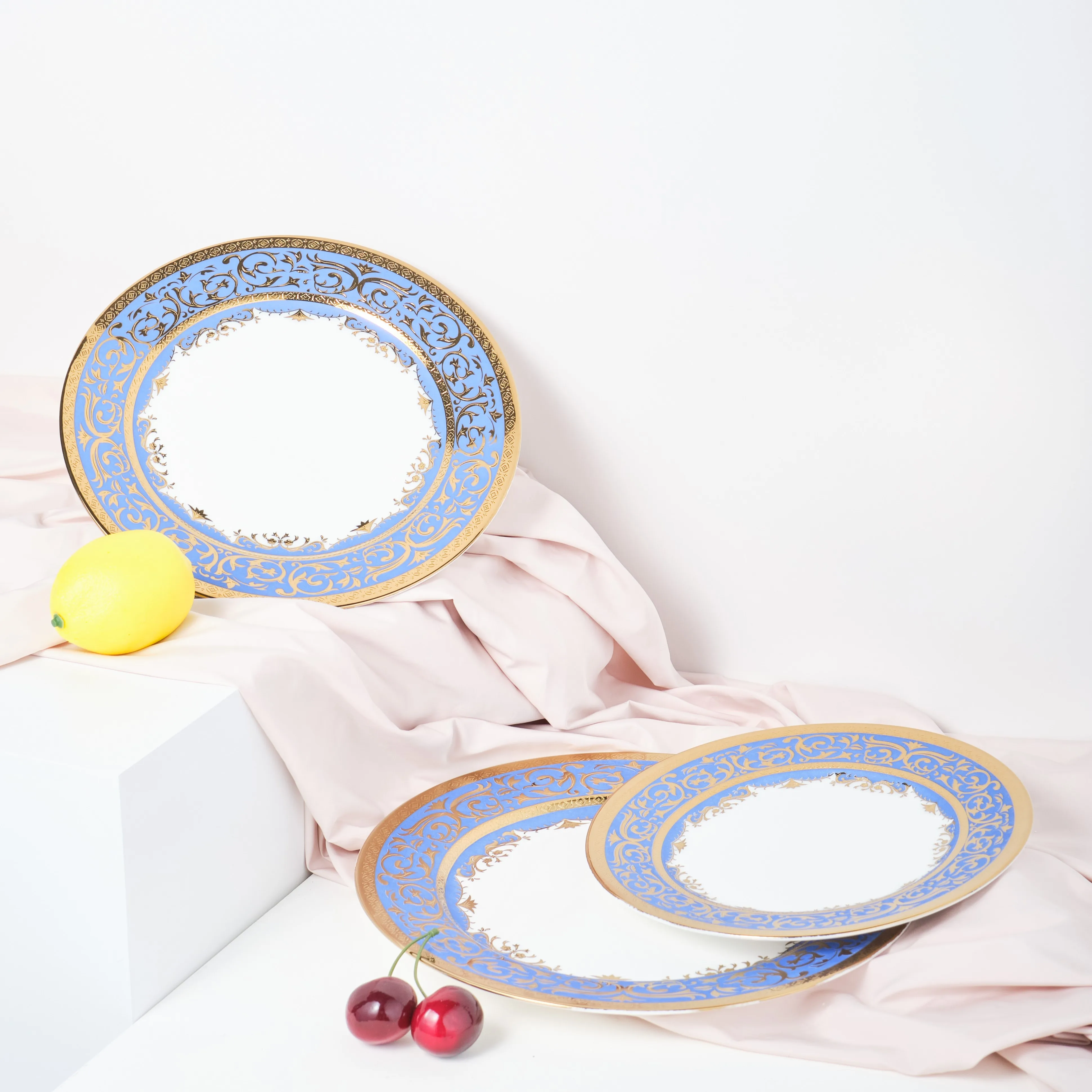 Luxury dubai dinnerware porcelain wedding gold blue decal ceramic bone china dinner plates set