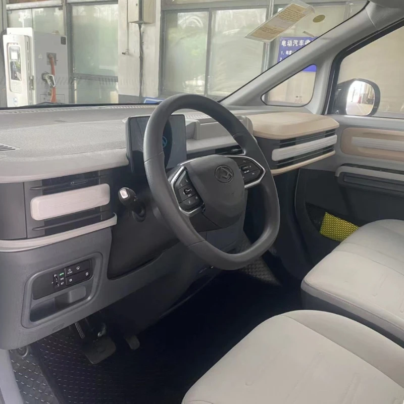 Новый электрический автобус Maxus DANA V1 с 3 сиденьями