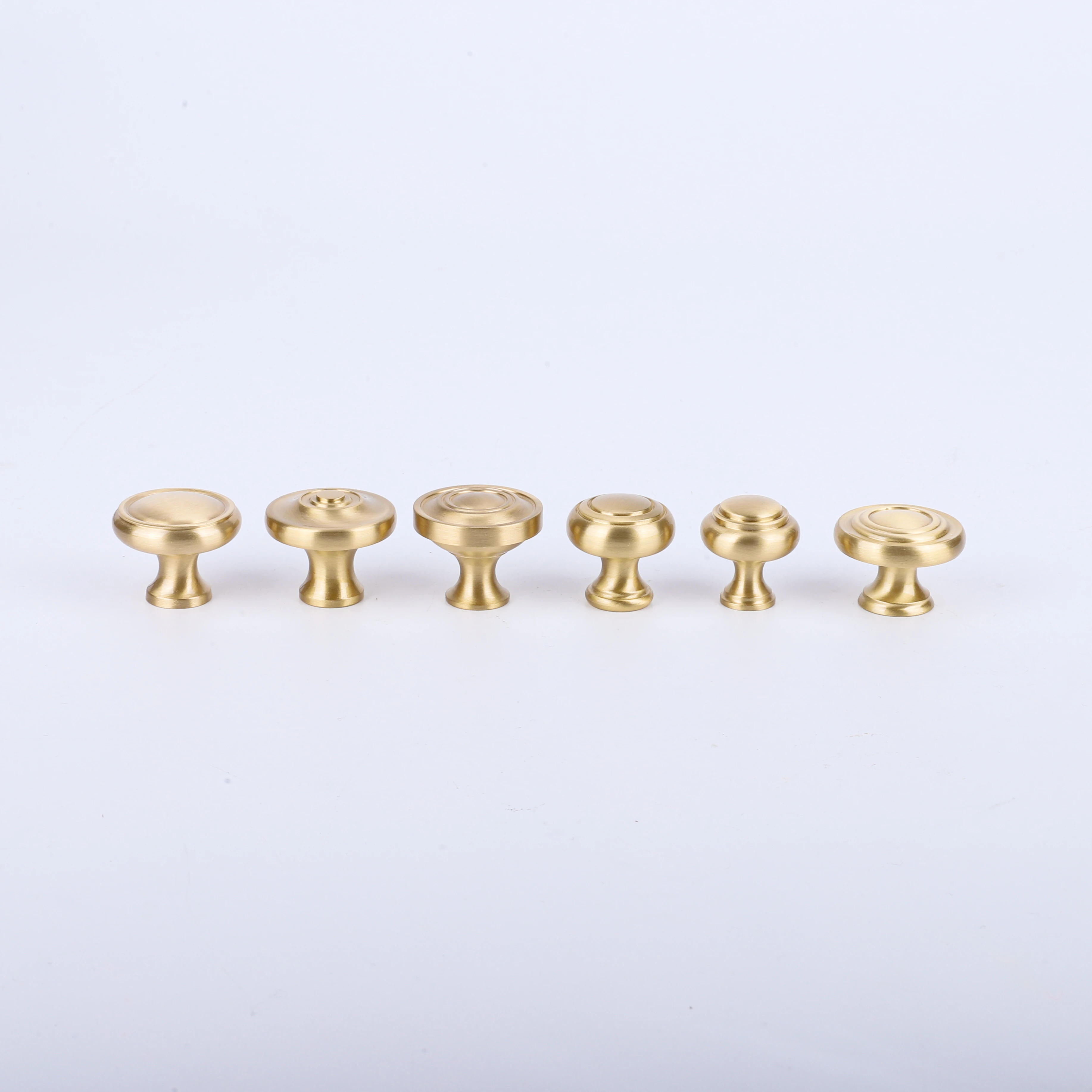New Designer Luxurious Furniture Hardware Accessories Single Hole Kitchen Cabinet Brass Knobs And Pulls