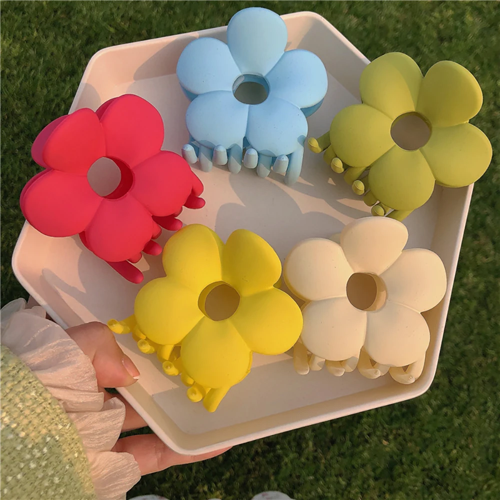 Ailiany 7CM Ins Hot Sale Hair Accessories Fashionable Daisy Hair Clip Wholesale Big Size daisy Flower Medium Plastic Hair Claw