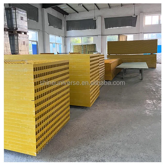 Shine Universe 38*38mm Mesh Size Frp Plastic Composite Molded Floor Grating Anti-slip Fiberglass Panel Frp Grating