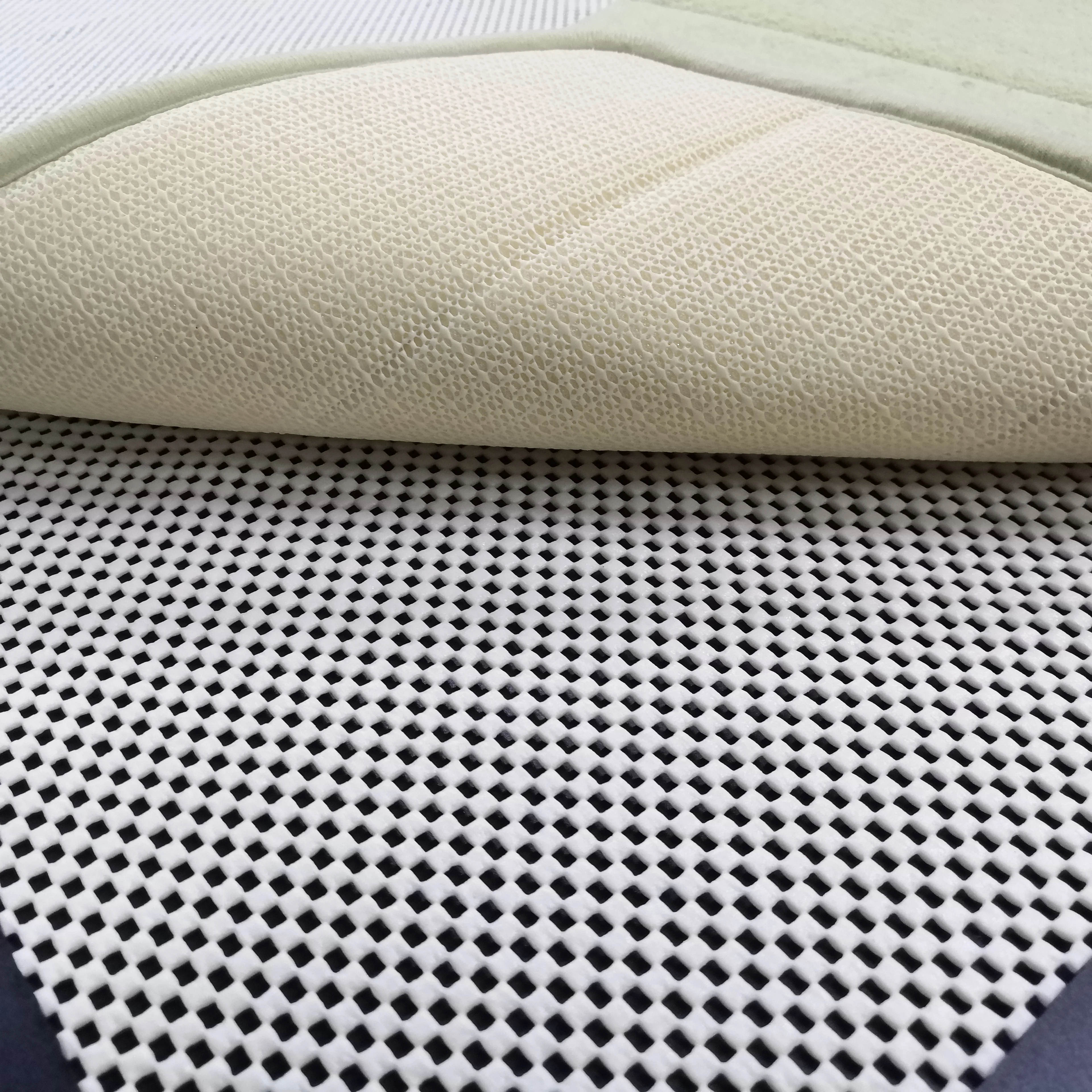 Machine washable pvc area rug grip pad non-slippery reusable underlayment carpet mat under rug mat