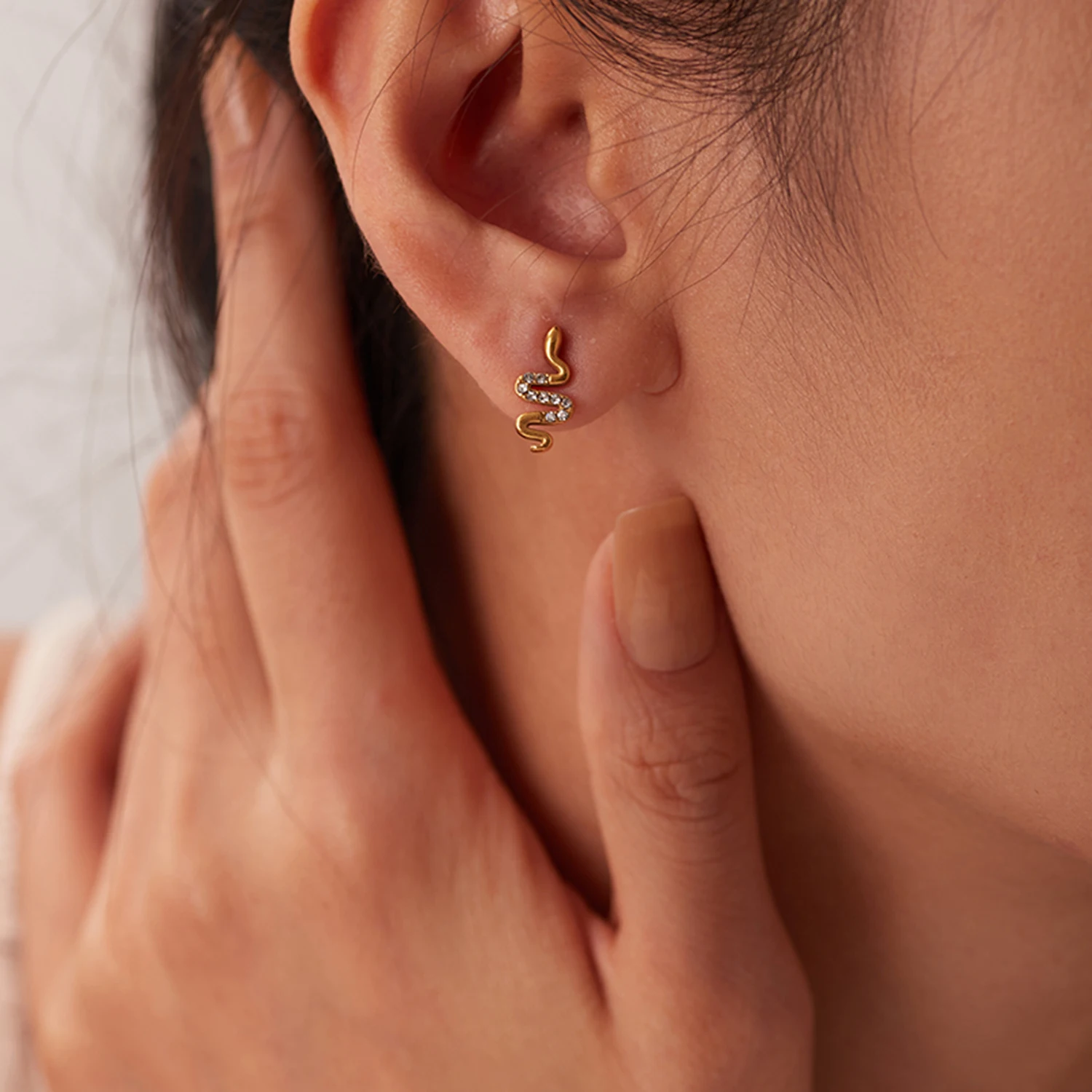 Dainty PVD Gold Plated Tiny Zircon Inlaid Stud Earrings Stainless Steel Opening Crown Flower Shape Earrings