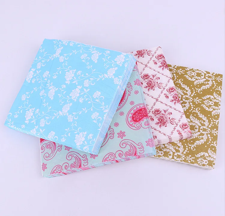 Материал из натуральной древесной целлюлозы и бумажные салфетки с принтом