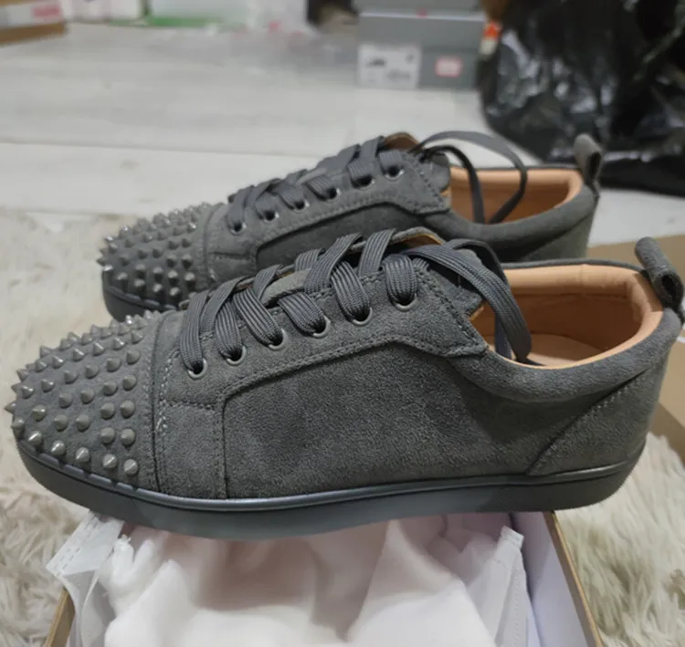 2022 Original  High Quality Luxury Brand Red Bottom Rivet Junior Spikes Flat Casual Walking Shoes for Men Women