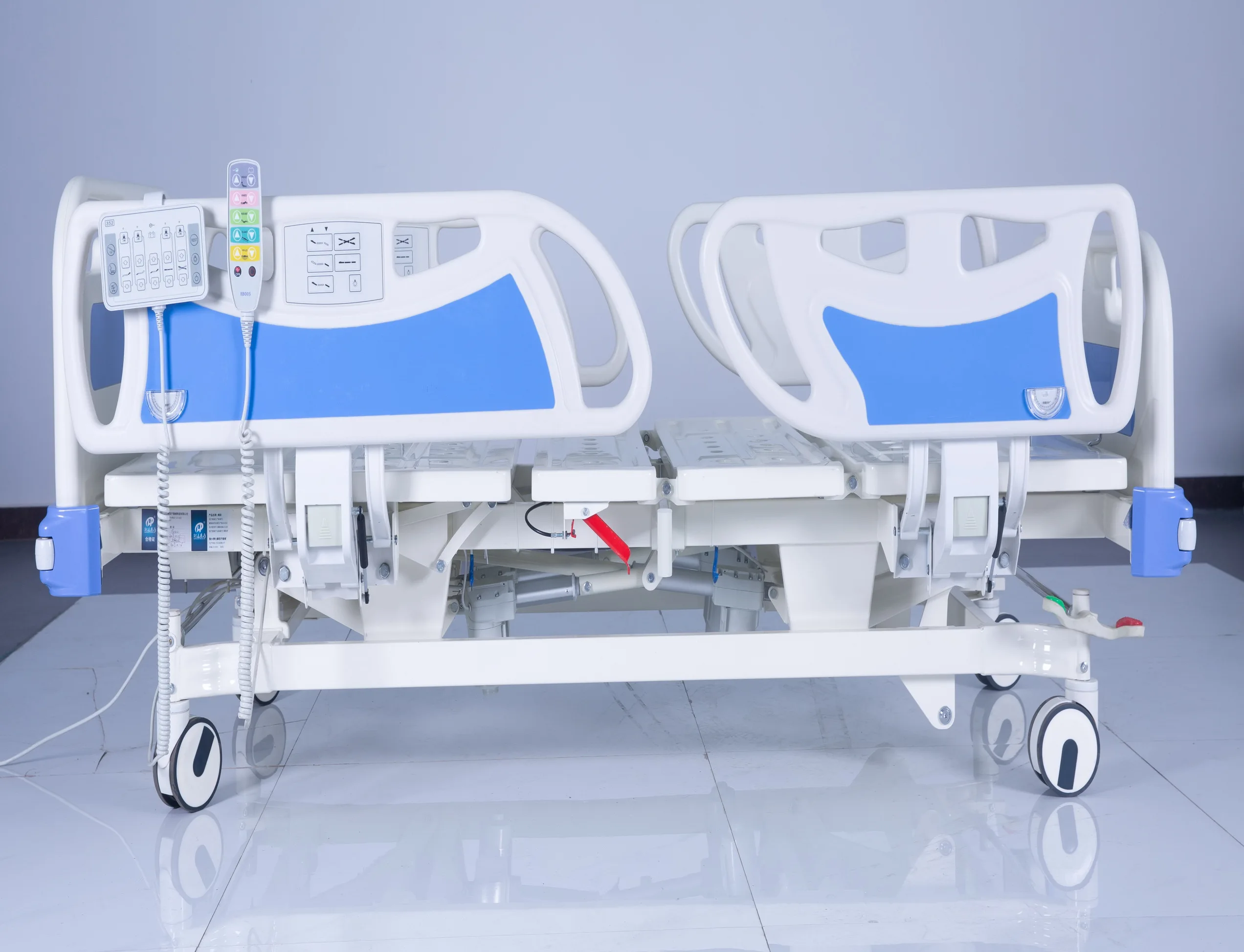 Factory Supply three function electric hospital bed high quality clinic medical bed for sale