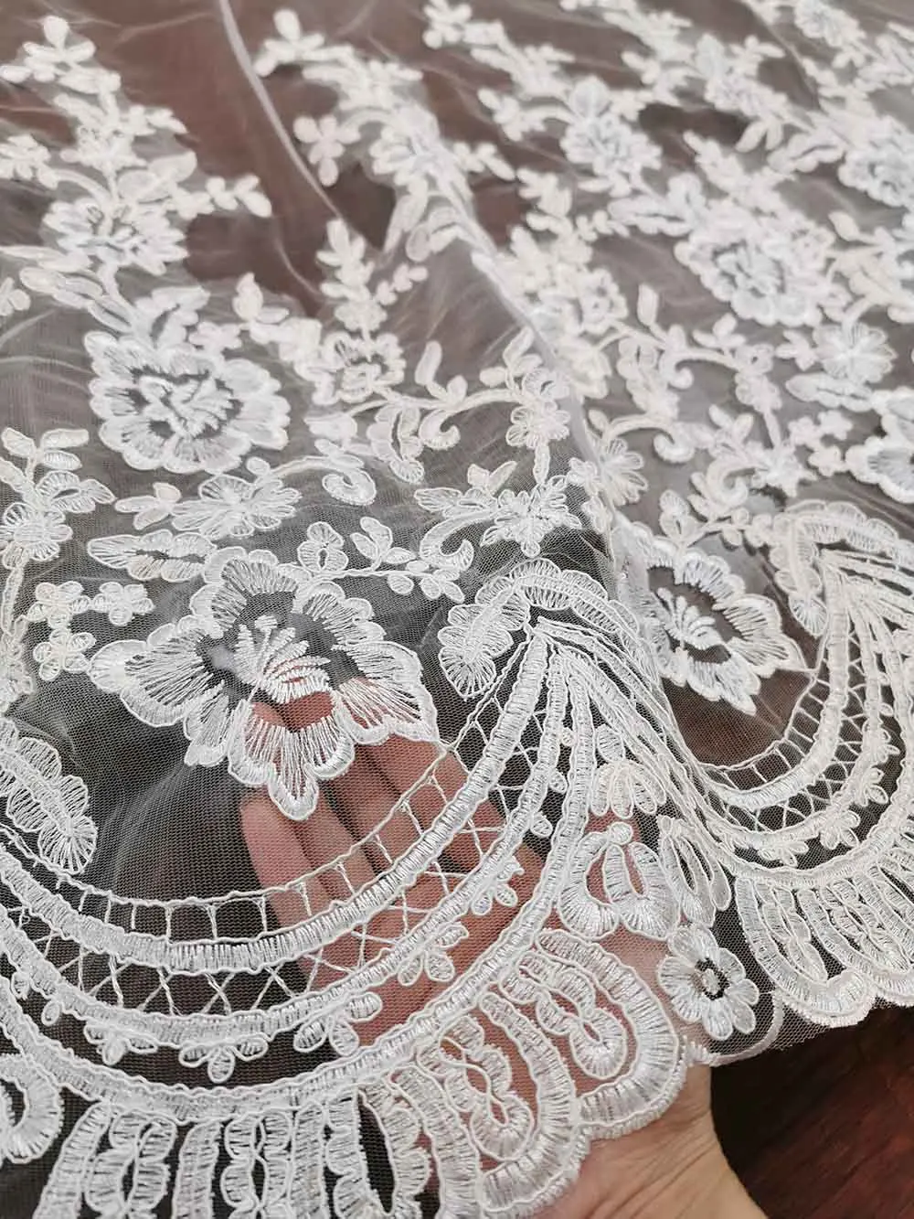 LUOXIN Long Lace Wedding Accessories 3.5 Meters White Ivory Bridal Veil with Comb