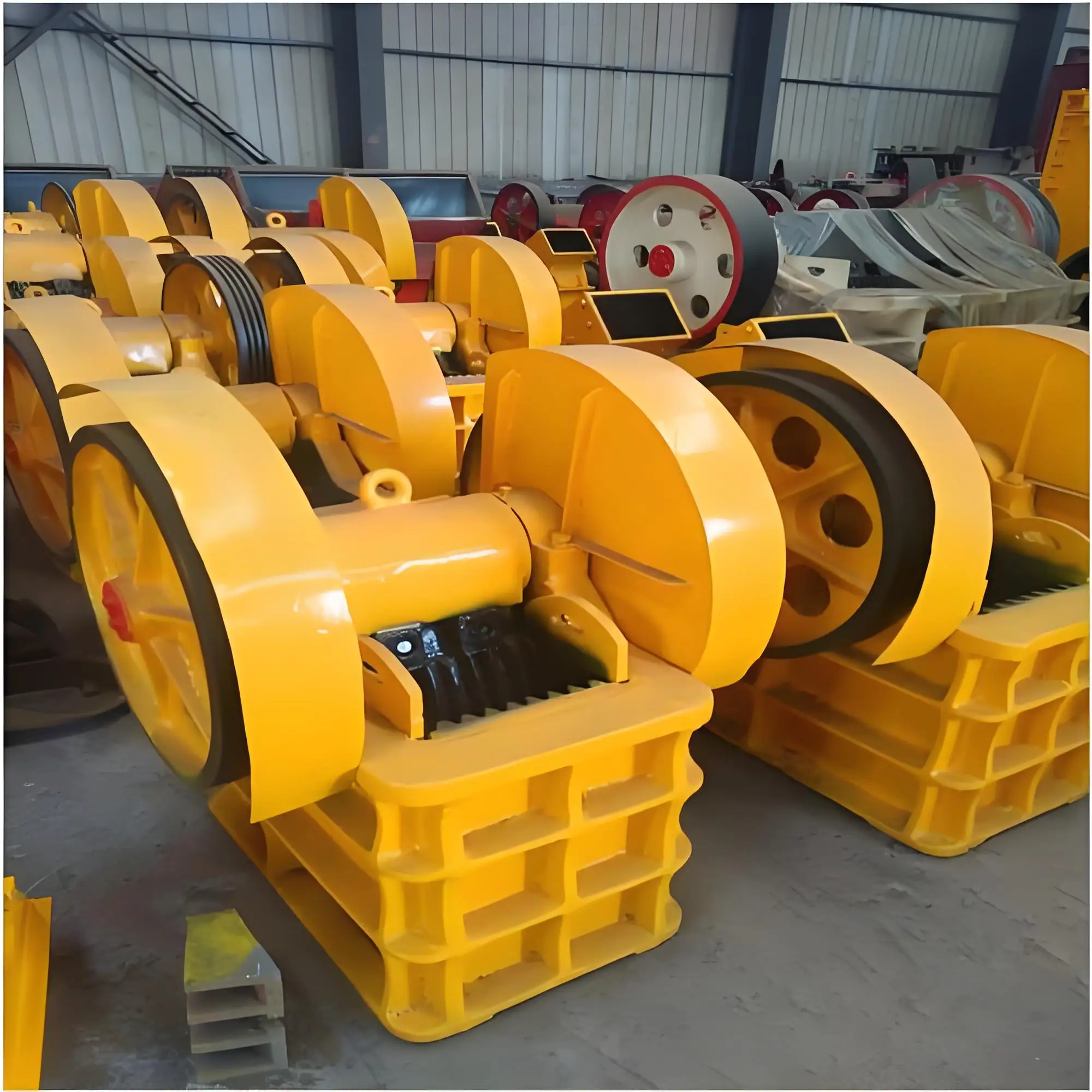 Shaolin heavy machine specializing in the production of mobile screen jaw crusher small mobile crusher price