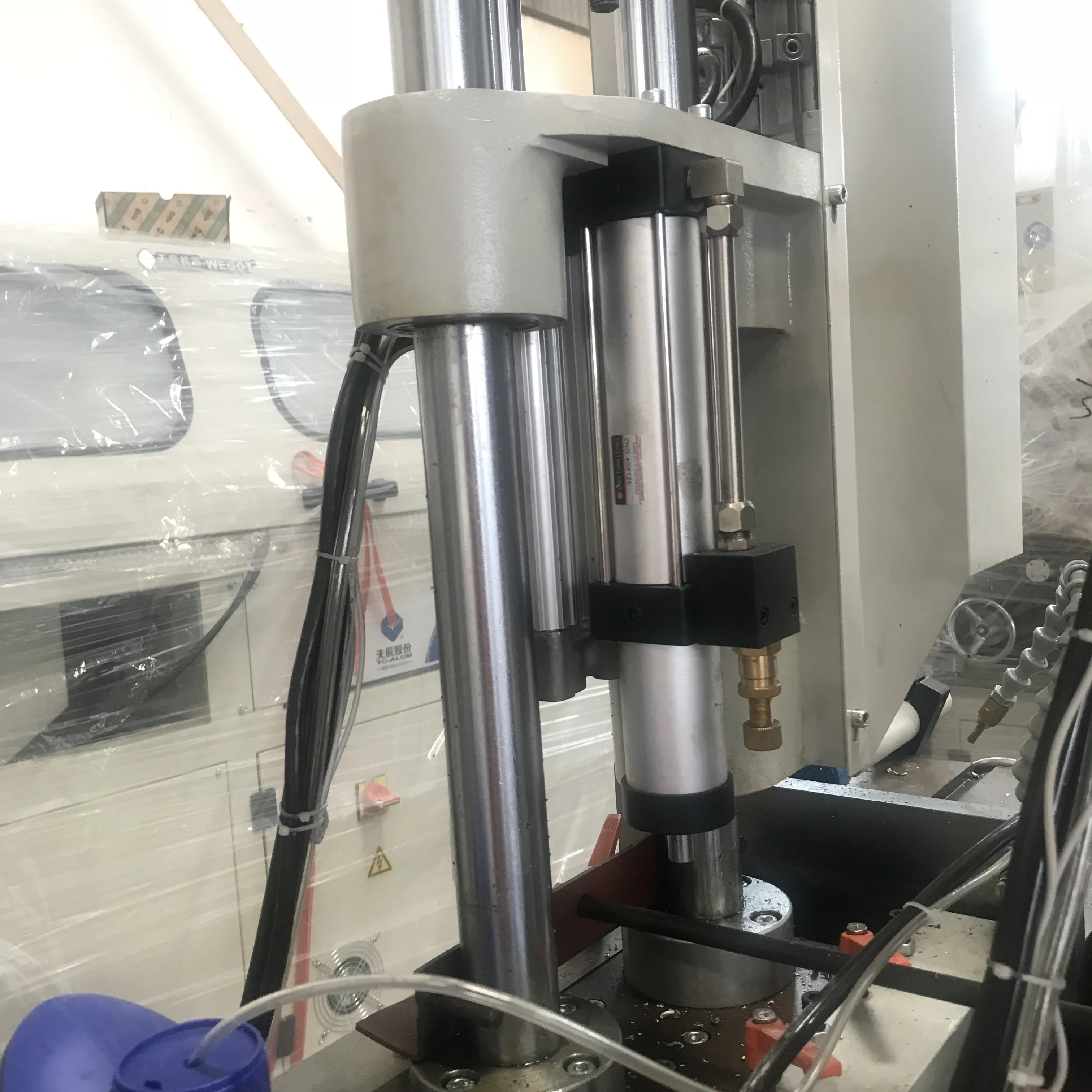 
PLC control factory multi-drilling seat aluminium profile drilling machine 