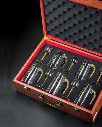 Baijiu cup dispenser Gold foil cup High grade crystal glass set Small household wine cup