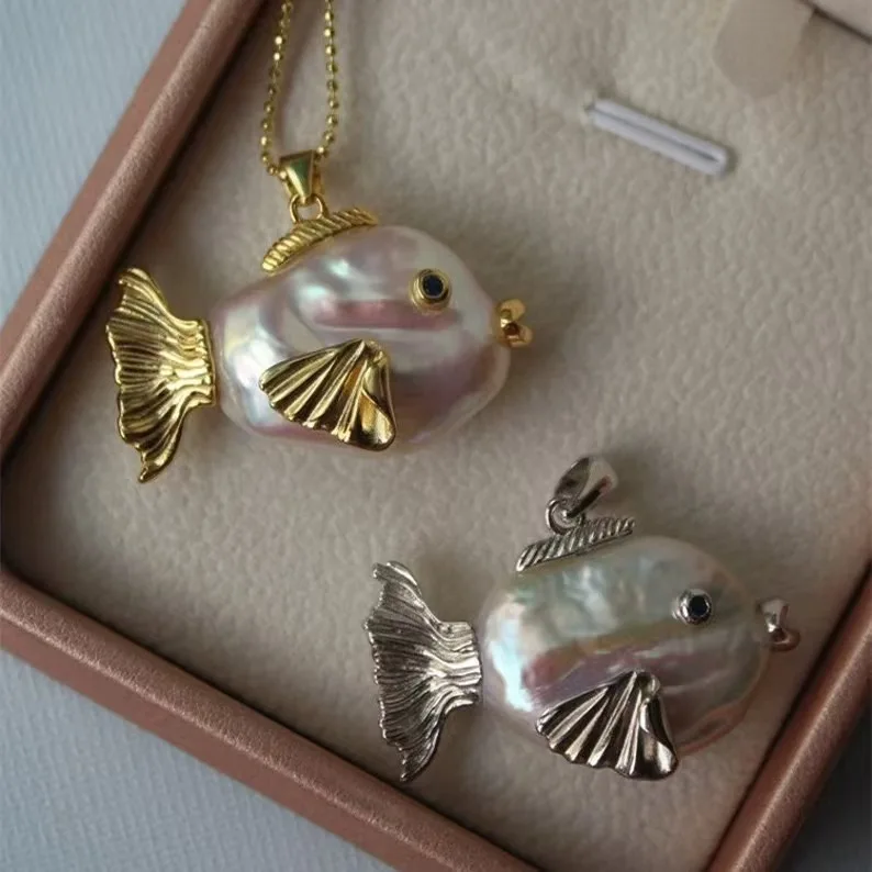 Sea World Clown Fish Pendant Necklace Natural Anisotropic Pearl Big Head Fish Kissing Fish Stainless steel Gold Plating