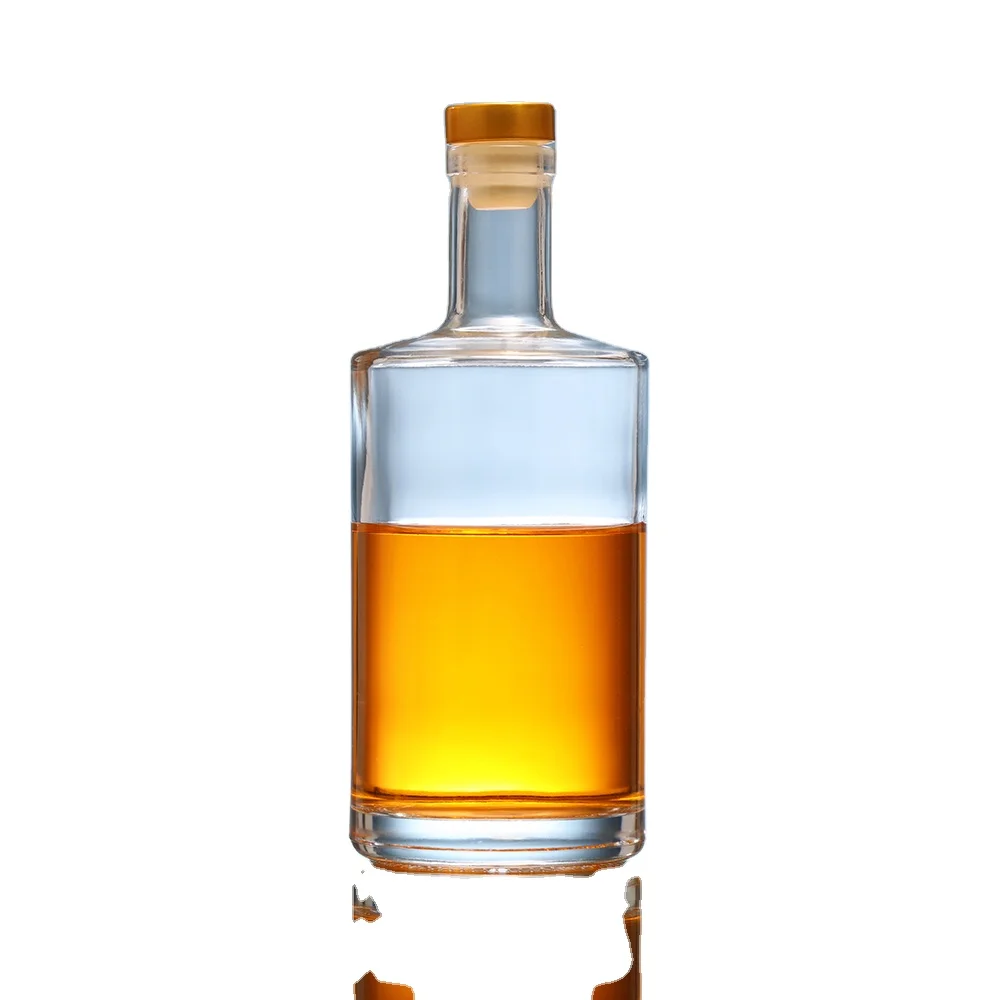 Wholesale 250ml 500ml 750ml Clear Glass Flasks for Liquor Flat Whisky Bottle with Screw Cap for Whiskey