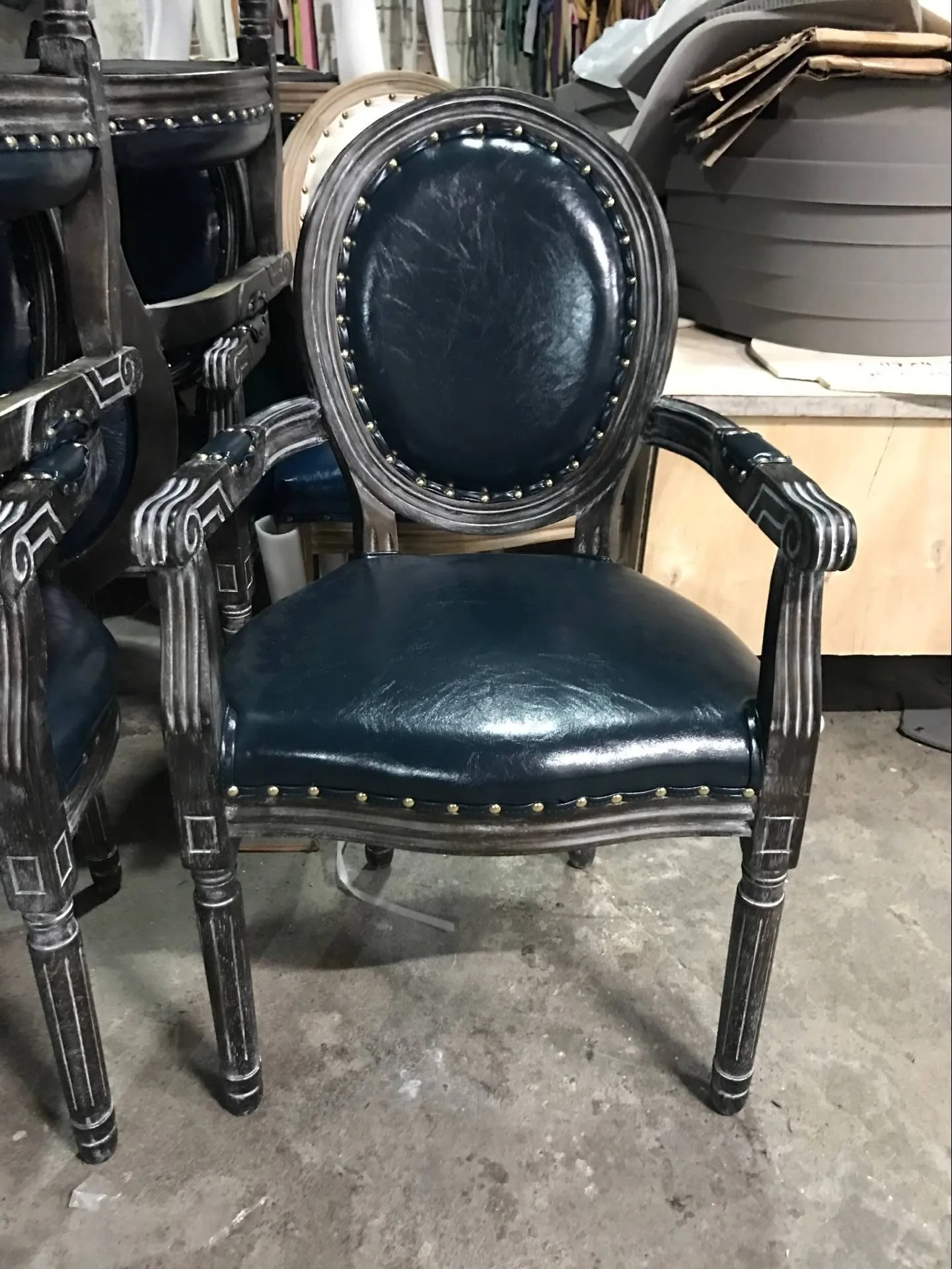 
2021 Retro Louis Leather Dining Chair Oval Back Oak Wood Kitchen Vintage Luxury Brown Faux Pu Leather Dining Chair 