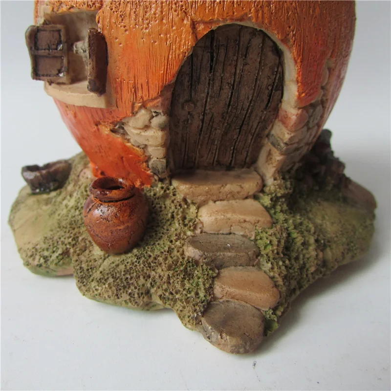 Z09798A Garden Decor Arts And Crafts Fairy House Statue Nice Resin Pineal Fruit Shape House Figurine