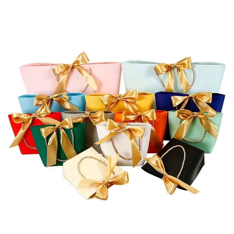 Women White Paper Shopping Gift Bag Hot Selling Packaging Bag With Ribbon For Shopping Clothes And Gift