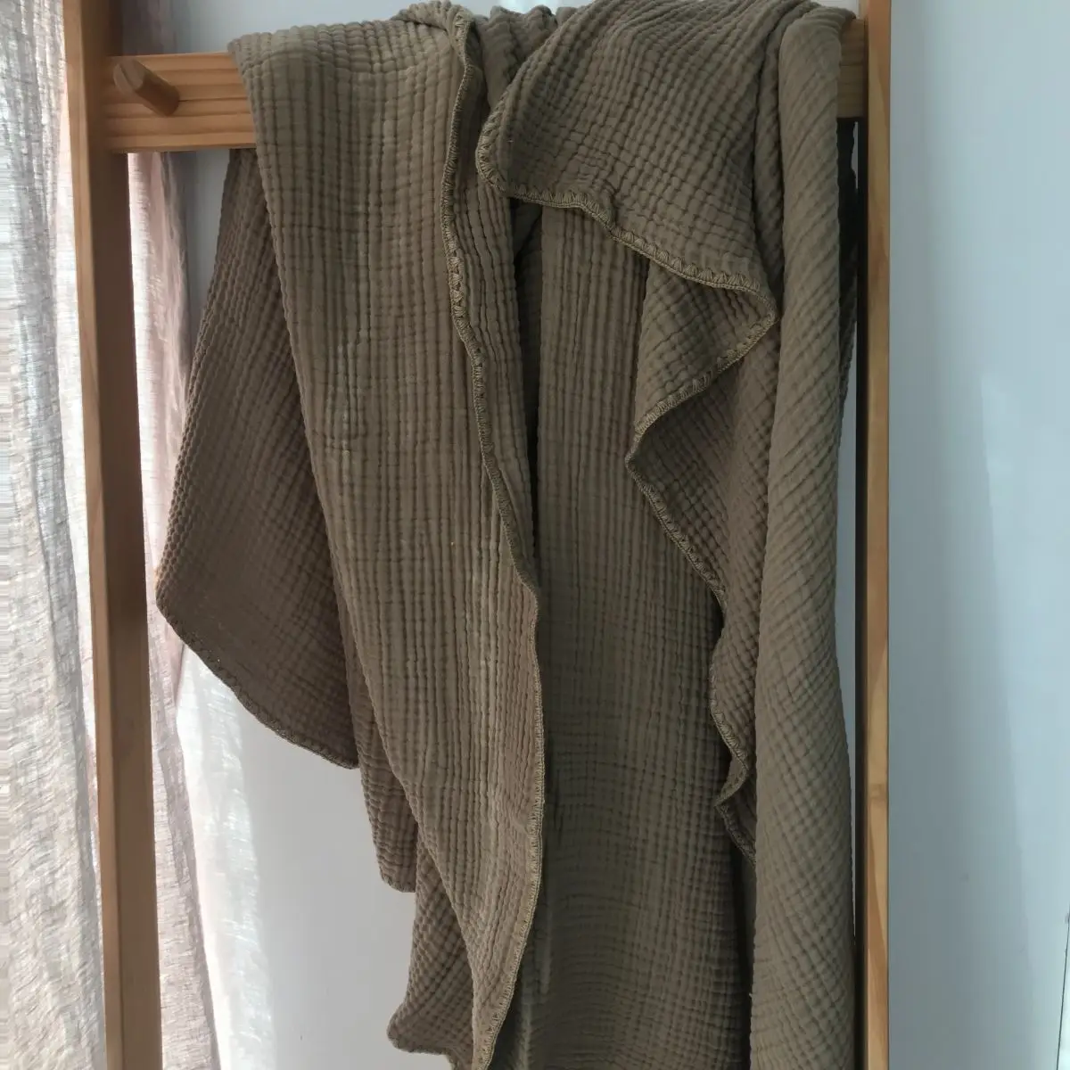 Adult and baby cotton muslin blanket 4layers muslin wearable swaddle wrap blanket with cross hand stitching