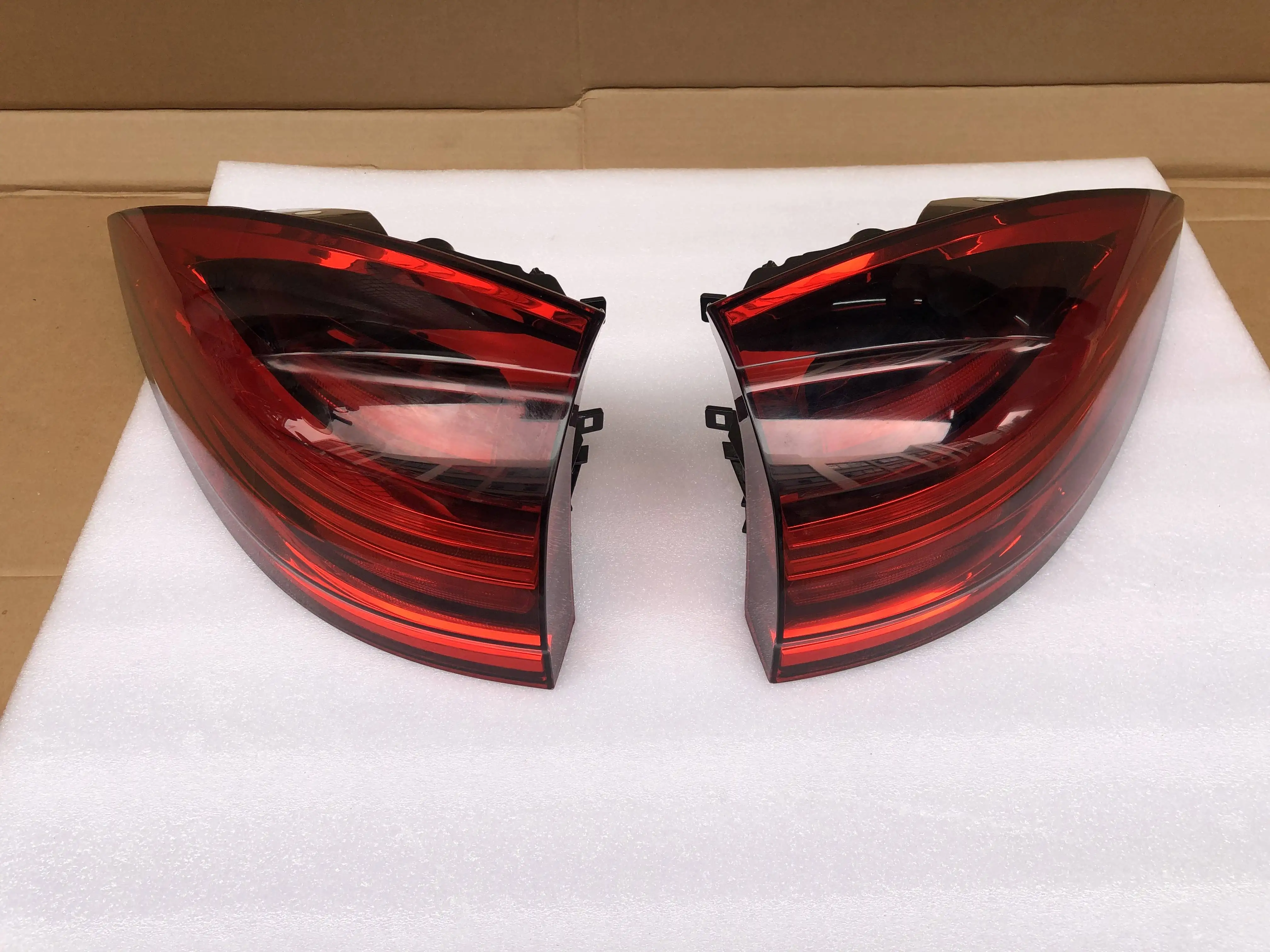 Factory Supply Factory Price Auto Car Accessories Tail Light Rear Lamp Suppliers