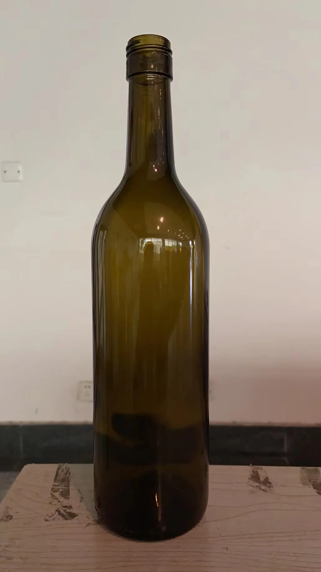 Bestseller 750ml White Wine Redwine Rosewine Glass Bottle Clear Brown Green Color with T-top