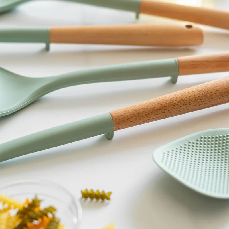 High Temperature Silicone Spatula with Wooden Handle for Non-stick Pans and Cooking utensil set