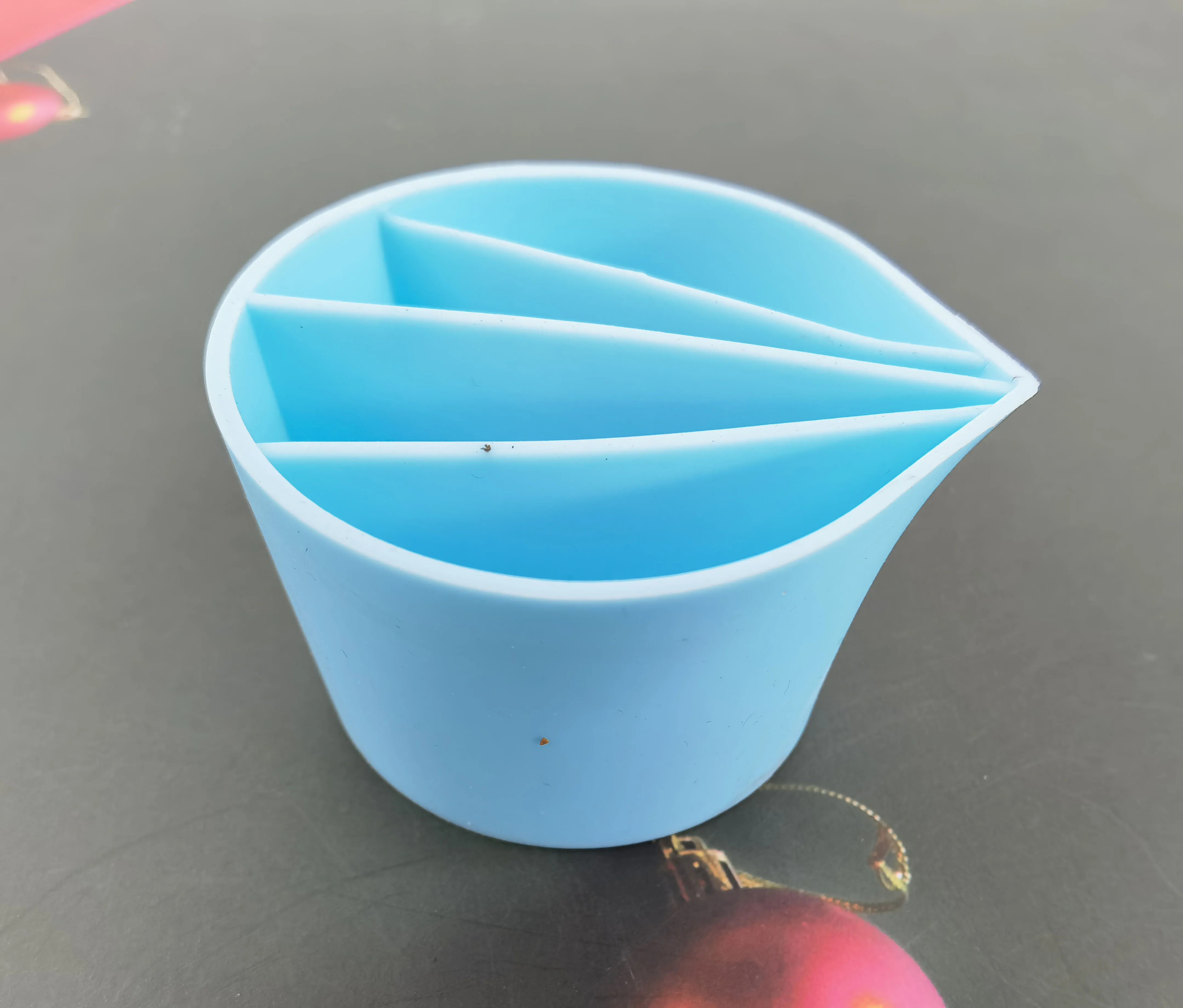 blue color Split Cup for Paint Pouring, Rusable Silicone Split Cup High Quality for Acrylic Paint Resin Pouring DIY Making