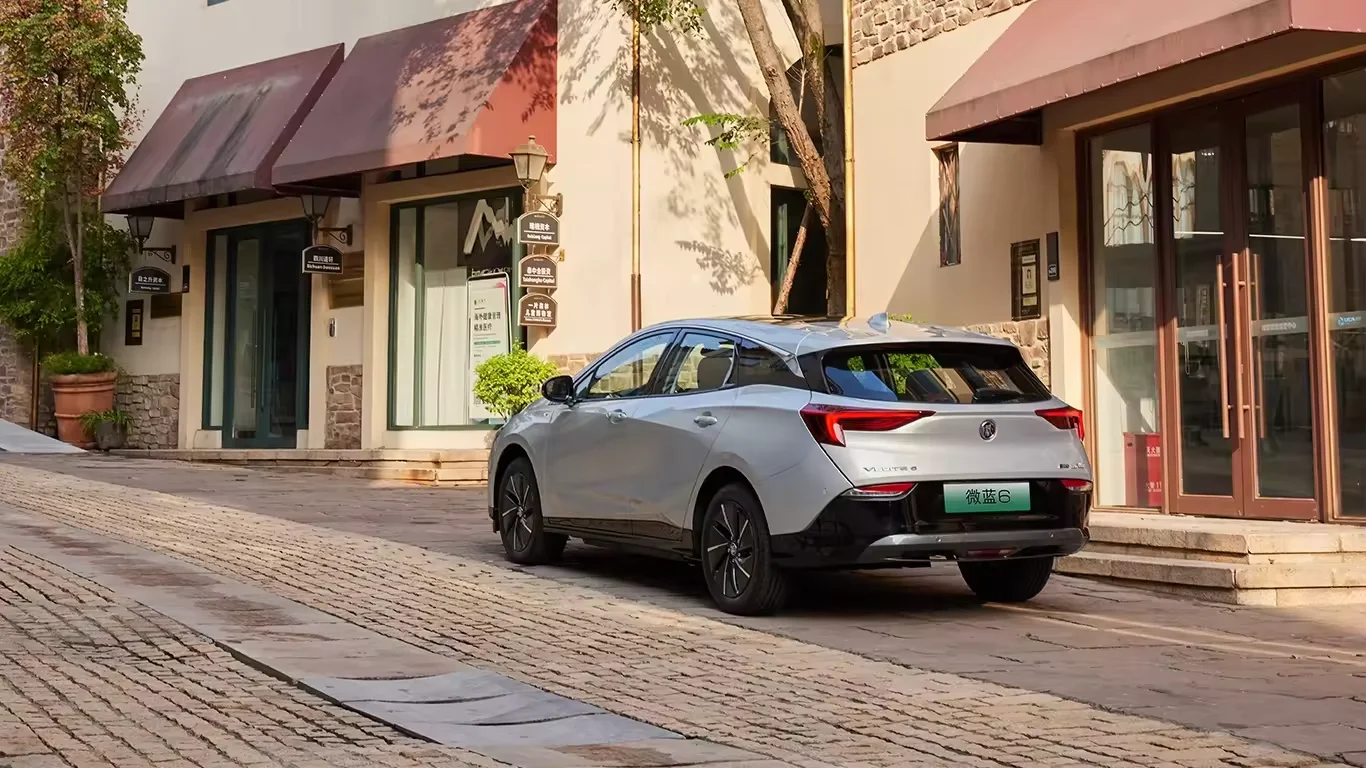 B-uicks VELITE 6 EV 2024 Model 251KM 430km New Energy Cars Electric Car With Fast Charging 4 -door and 5 -seater Micro Blue