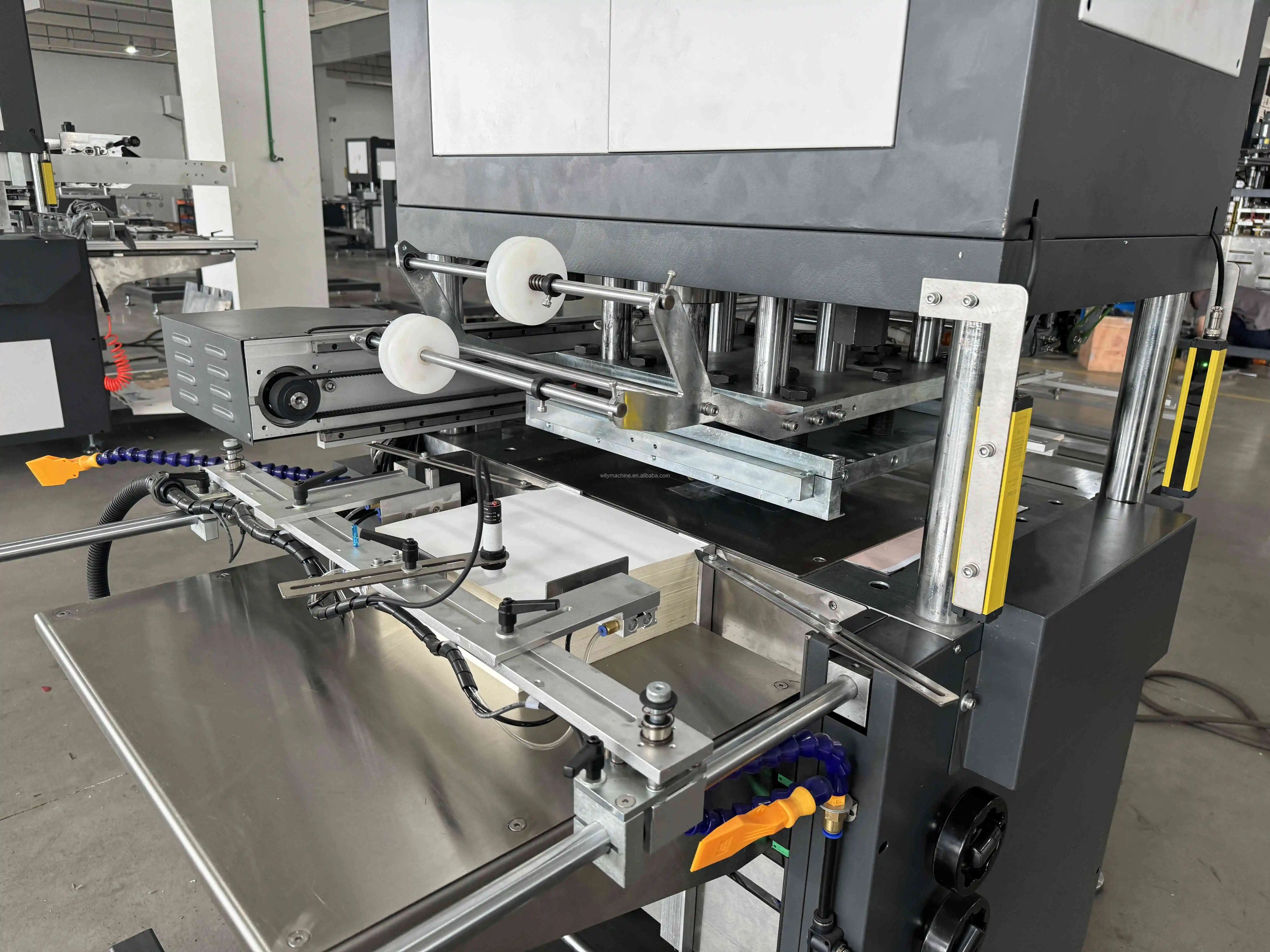 Automatic Die Cutting Machine for Grey Board Cardboard Papers Automatic Foil Stamping Machine