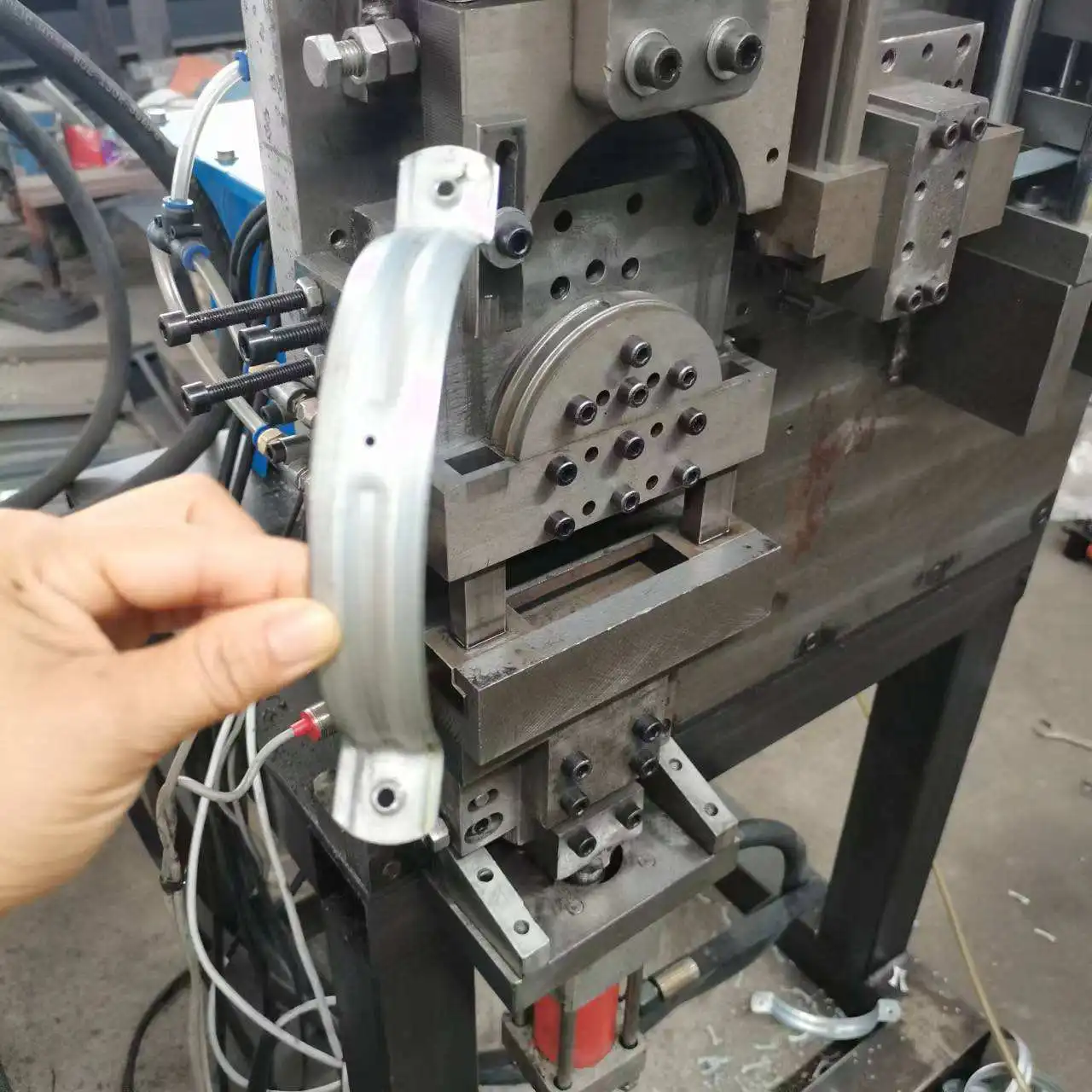 Galvanized Iron Holding Hoop Making Machine Staff Saved Pipe Clamp Automatic Punching Machine Line