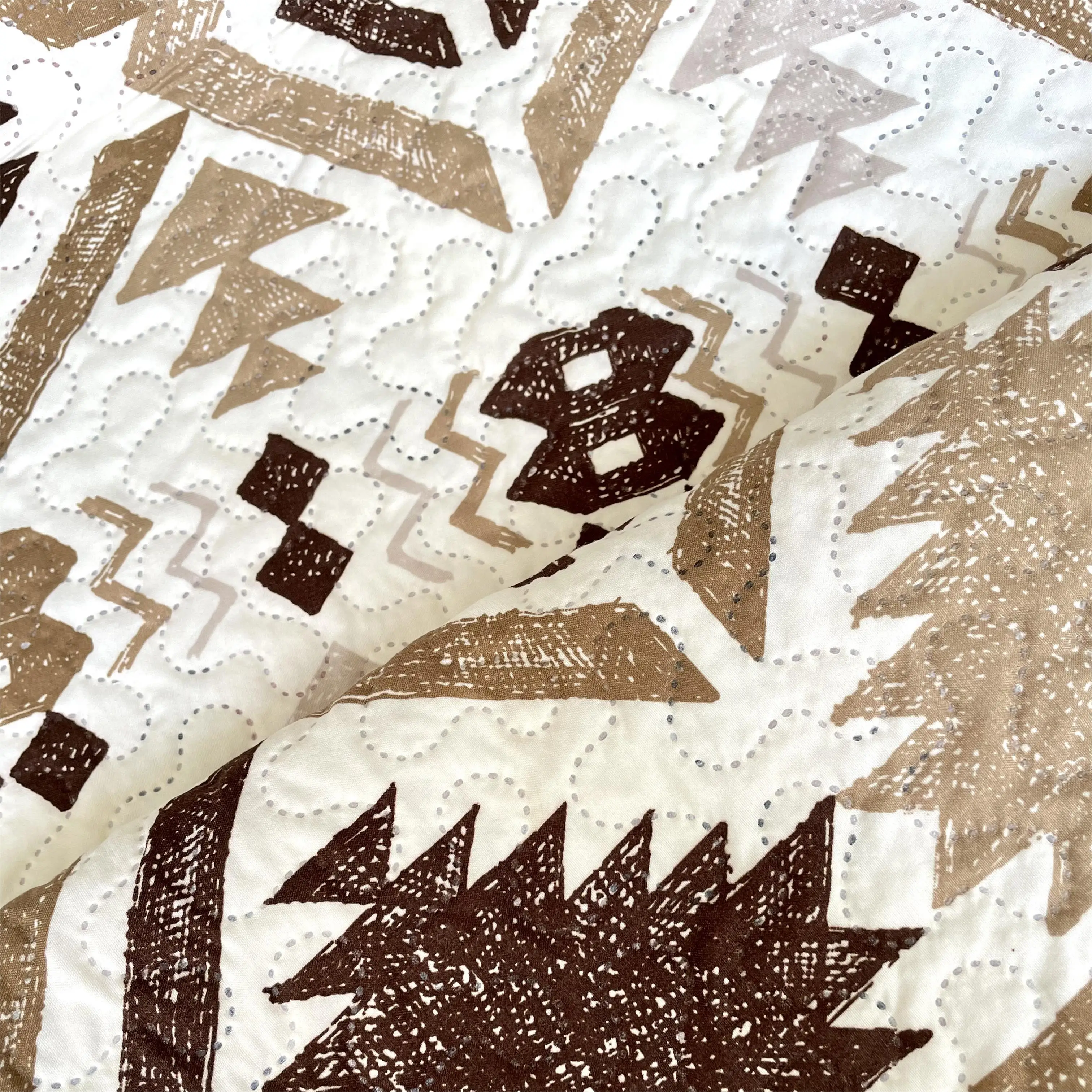 2023 factory price disperse print 100%Polyester Ultrasonic quilting with cotton Filling for bedding