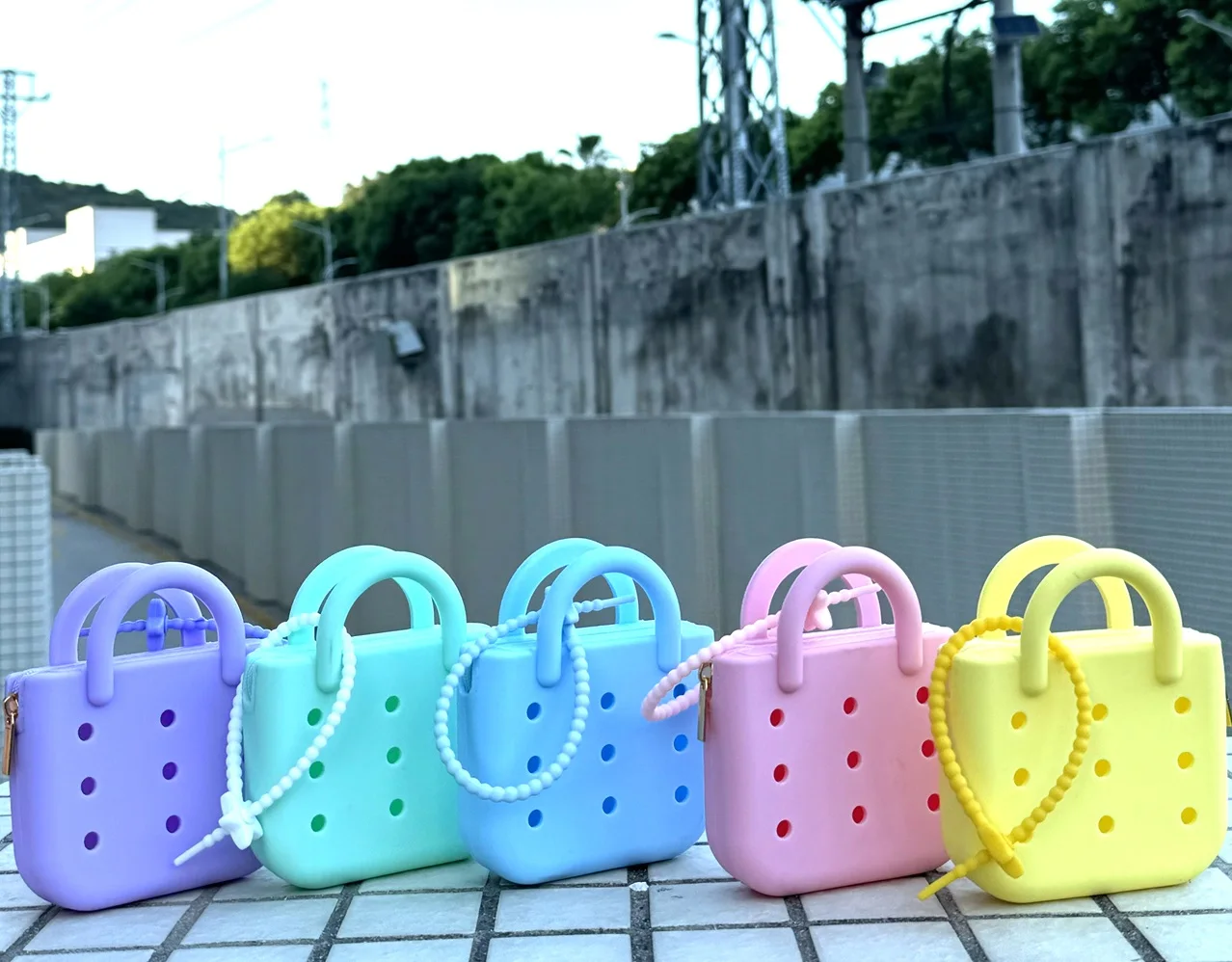 2024 Fashion Style Custom Sling Bag Silicone coin purse For Kids Mini Candy Silicone Puffy Shoulder Bag with holes Bogg Bag