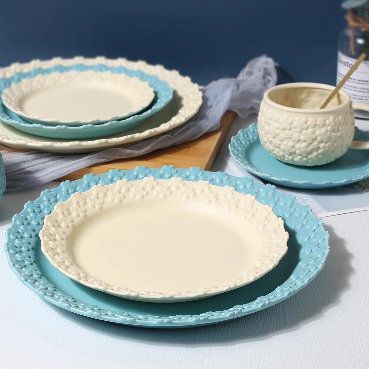 Matte Color Glaze Stoneware Dinnerware Flower Embossed Ceramic Dinner Plate Set Tableware