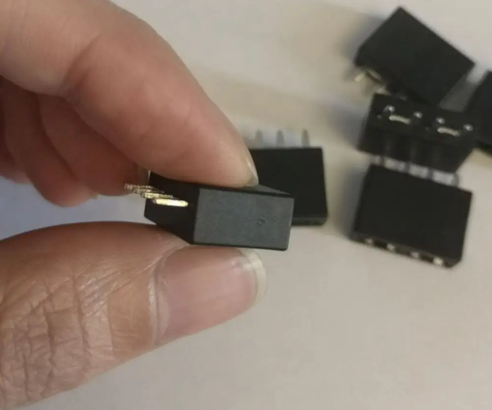 PA66 32V 15A PCB type 4pin car truck Van insert Standard Medium fuse holder Positioning car insurance seat PCB mount solder