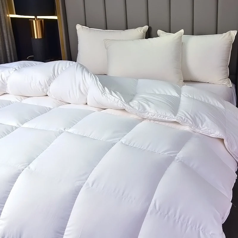 Super Comfortable Hotel Use Feather down Duvet Soft Skin-Friendly Poly/Cotton Fabric Fluffy Goose down Quilt Pattern Style