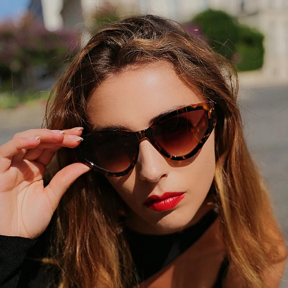 Custom UV400 Designer Women Sunglasses Retro Trendy Big Oversized Cat Eye with High Quality Plastic Frame in Red and Champagne