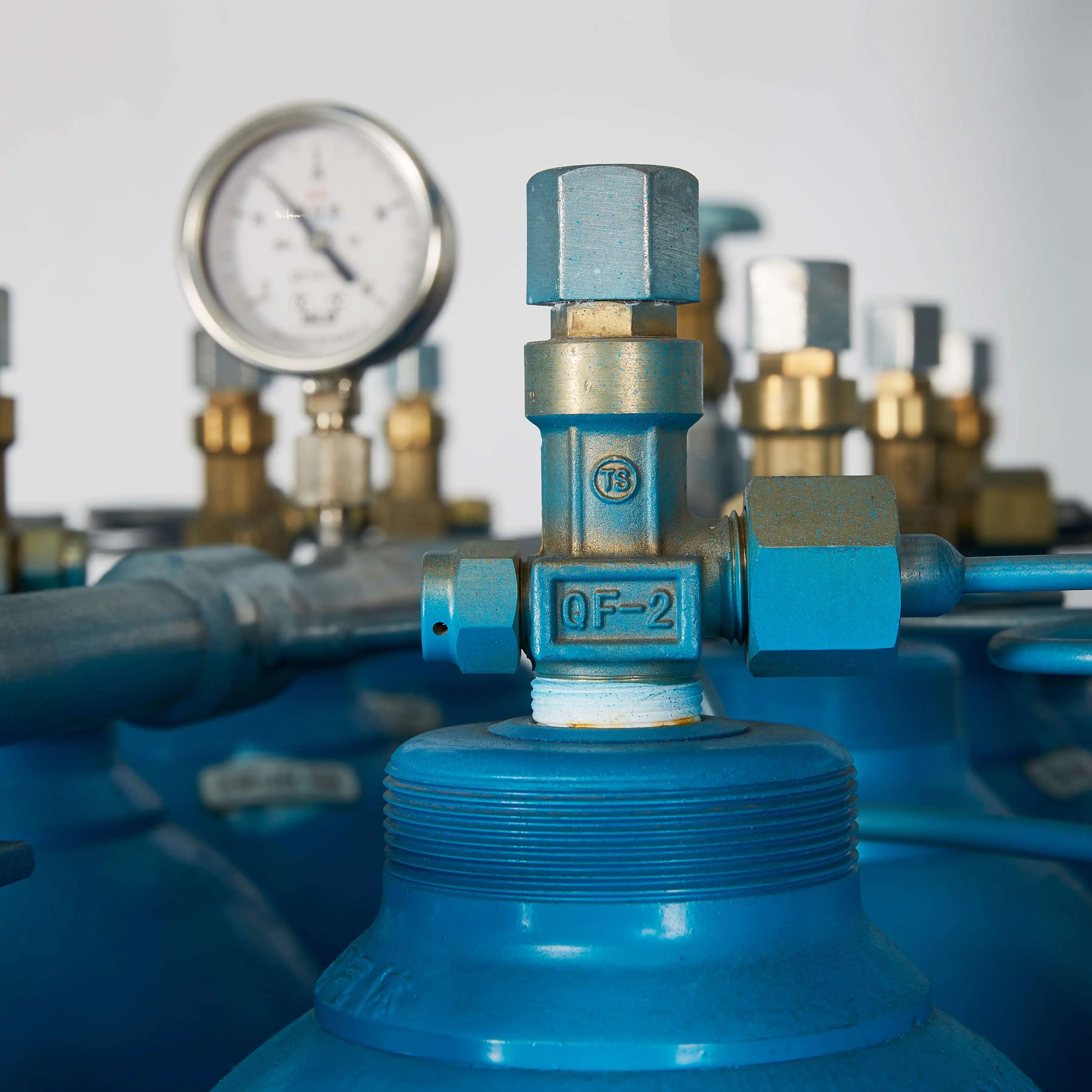 Suppliers from China Factory Oxygen Gas O2 Gas in Gas Cylinders