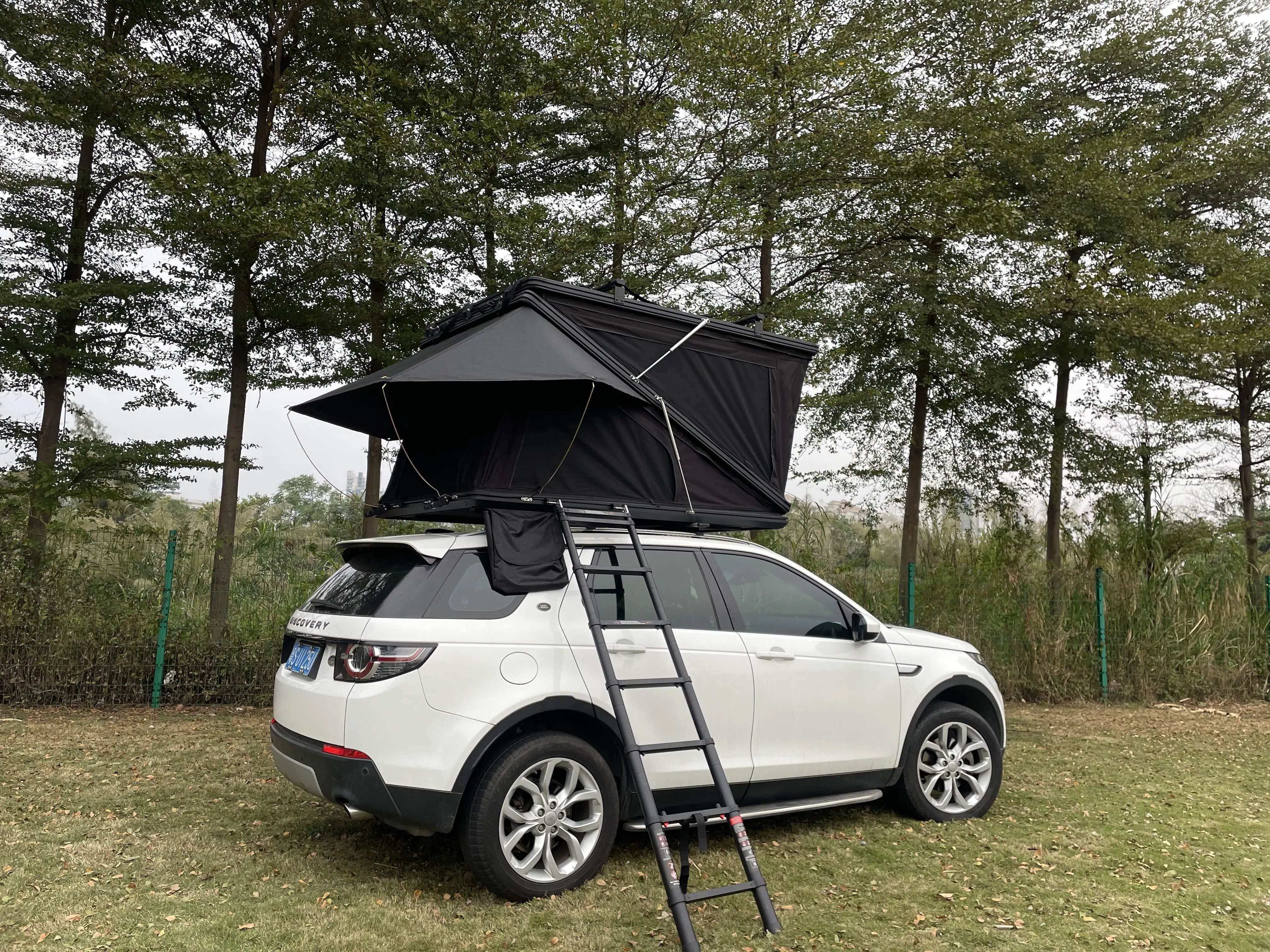 New Style 2-4 Person Waterproof Car Camping Aluminium Hard Shell Roof Top Tent