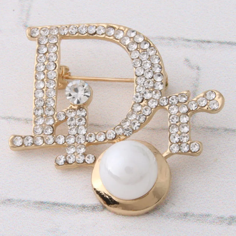 
Letter brooch brand pins Pearl Brooch white Brooch Rhinestone Buckle Pin Jewelry Brooches For Women 