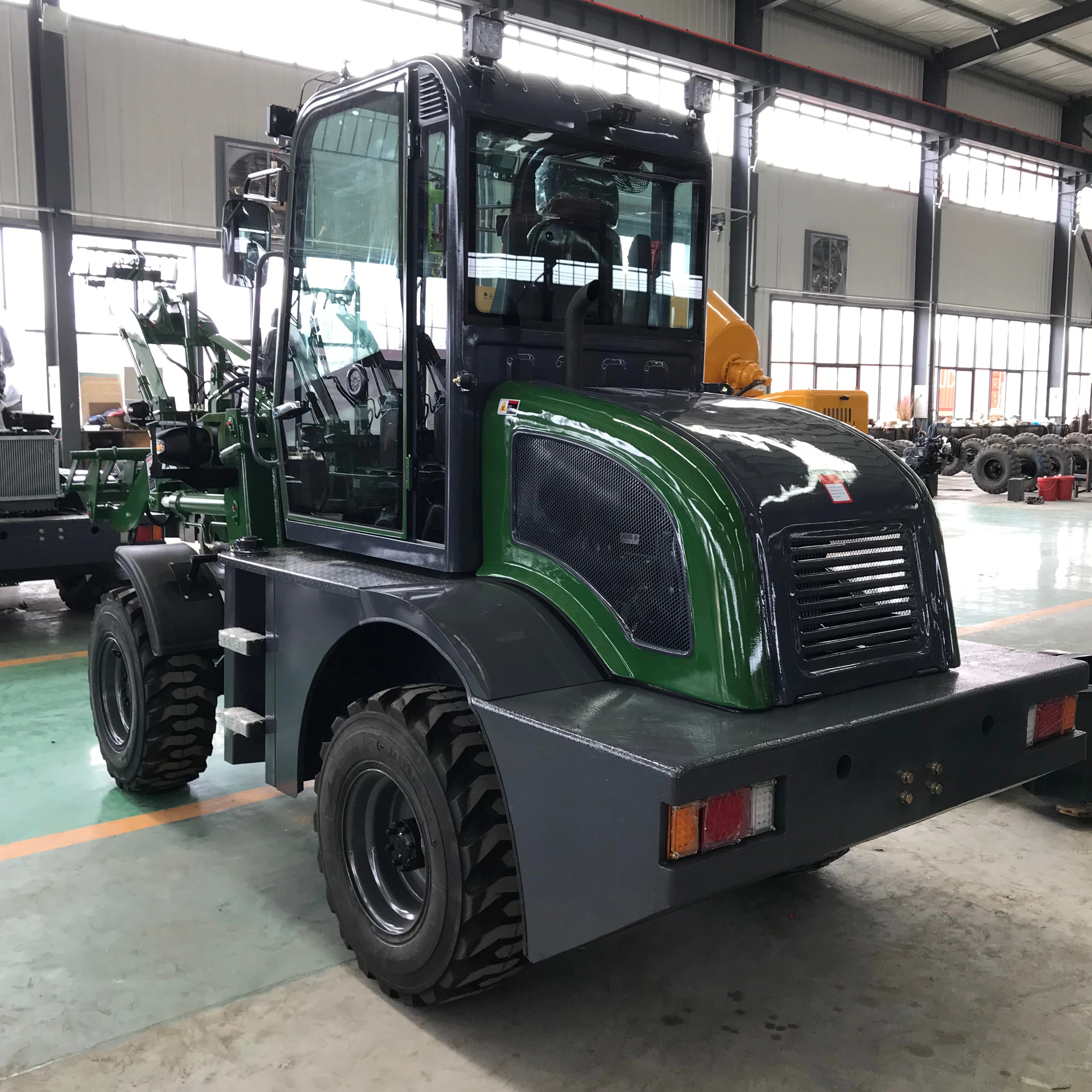 MACHPRO New Mini Loader MLE810 Bobcat Engine Cheap Crawler Skid Steer Loader CE EPA Certification Bucket Attachment 1-3 Ton