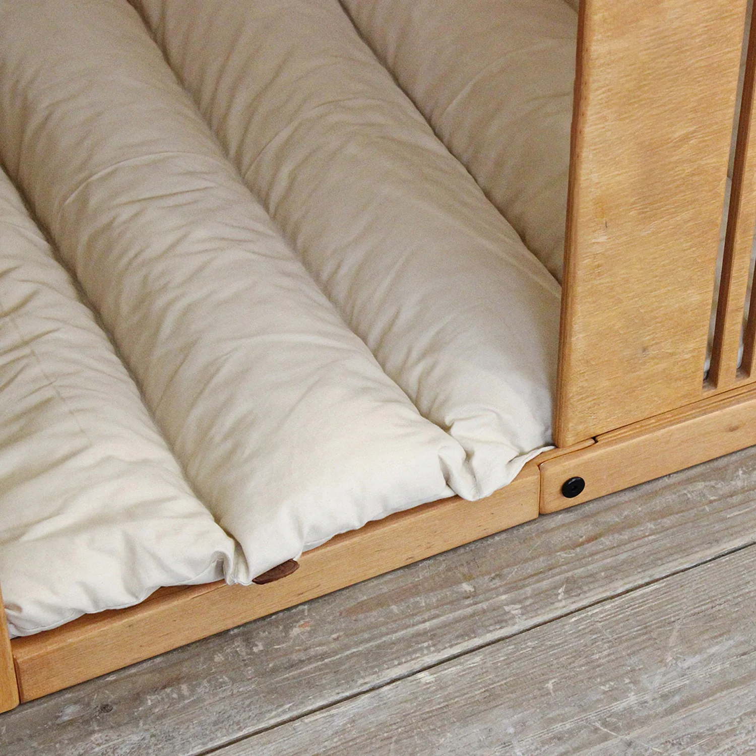 Customized Solid Wood Indoor Wooden Dog House Cheap Pet Dog Home Wood Dog House Bed