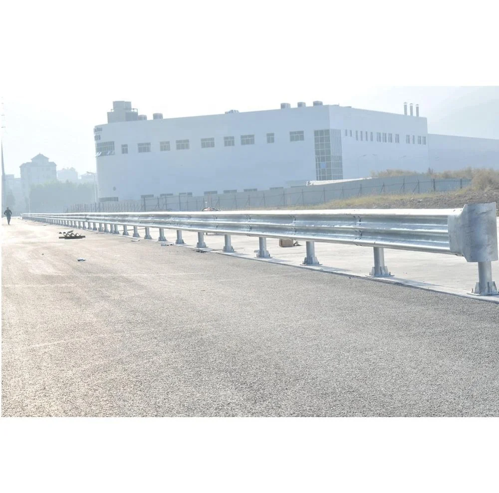 Противоударный барьер с тремя перекладинами