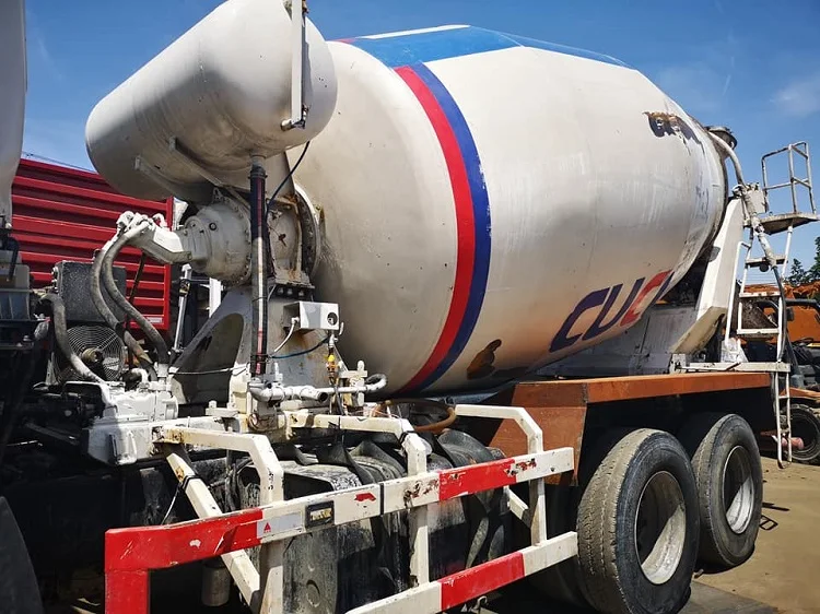 Б/у Бетономешалка HINO хорошего качества и со значительным