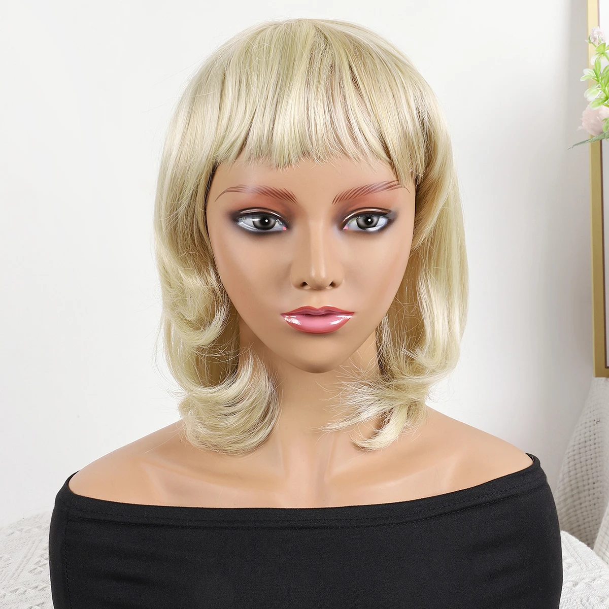 NEW LOOK  Hot sale in 2024 Short hair and curly hair humanhair Natural simulation blond wig for women Hig temperature resistance