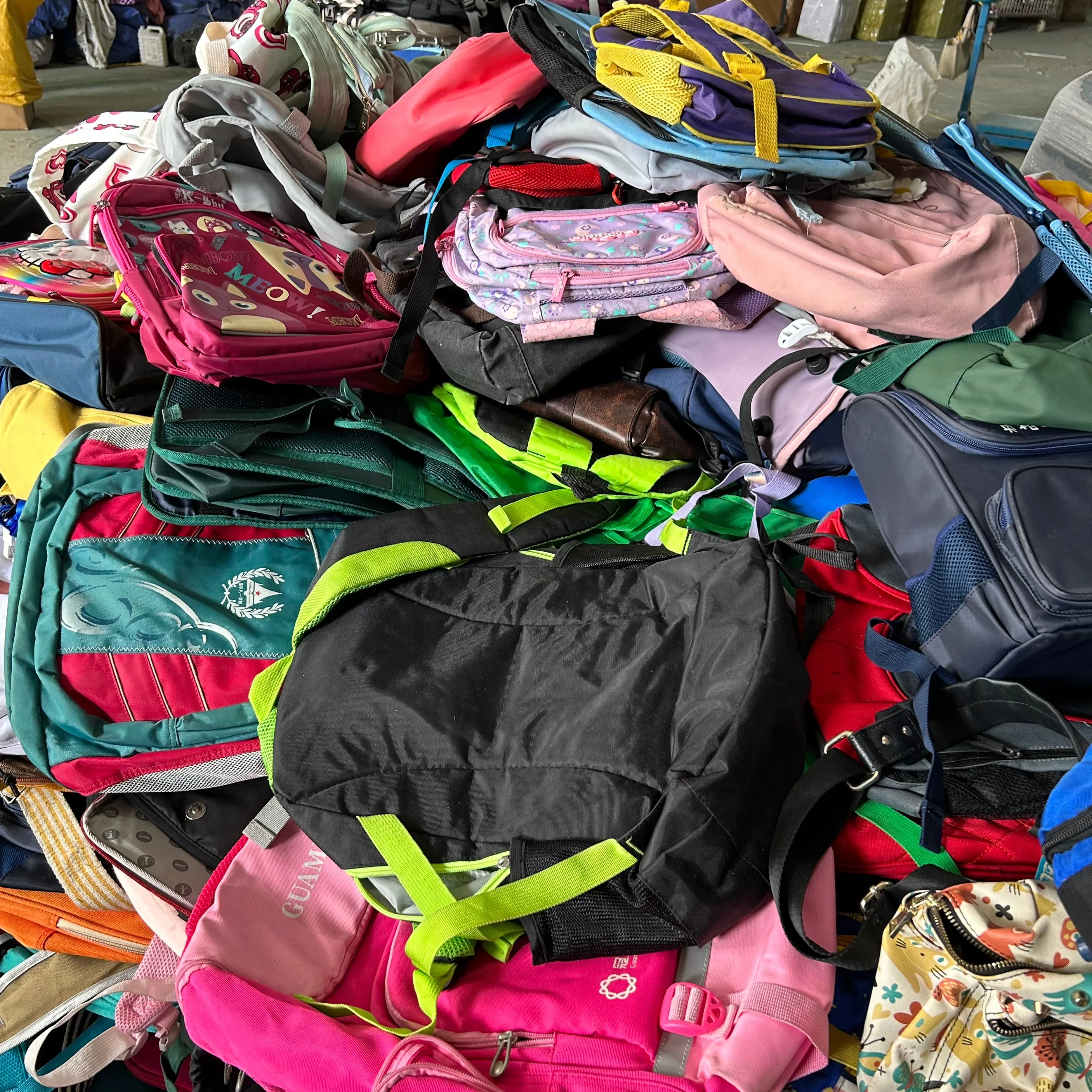 A8 A9 Direct supplier wholesale used bags bales second hand children adult backpacks climb school laptop bag good condition