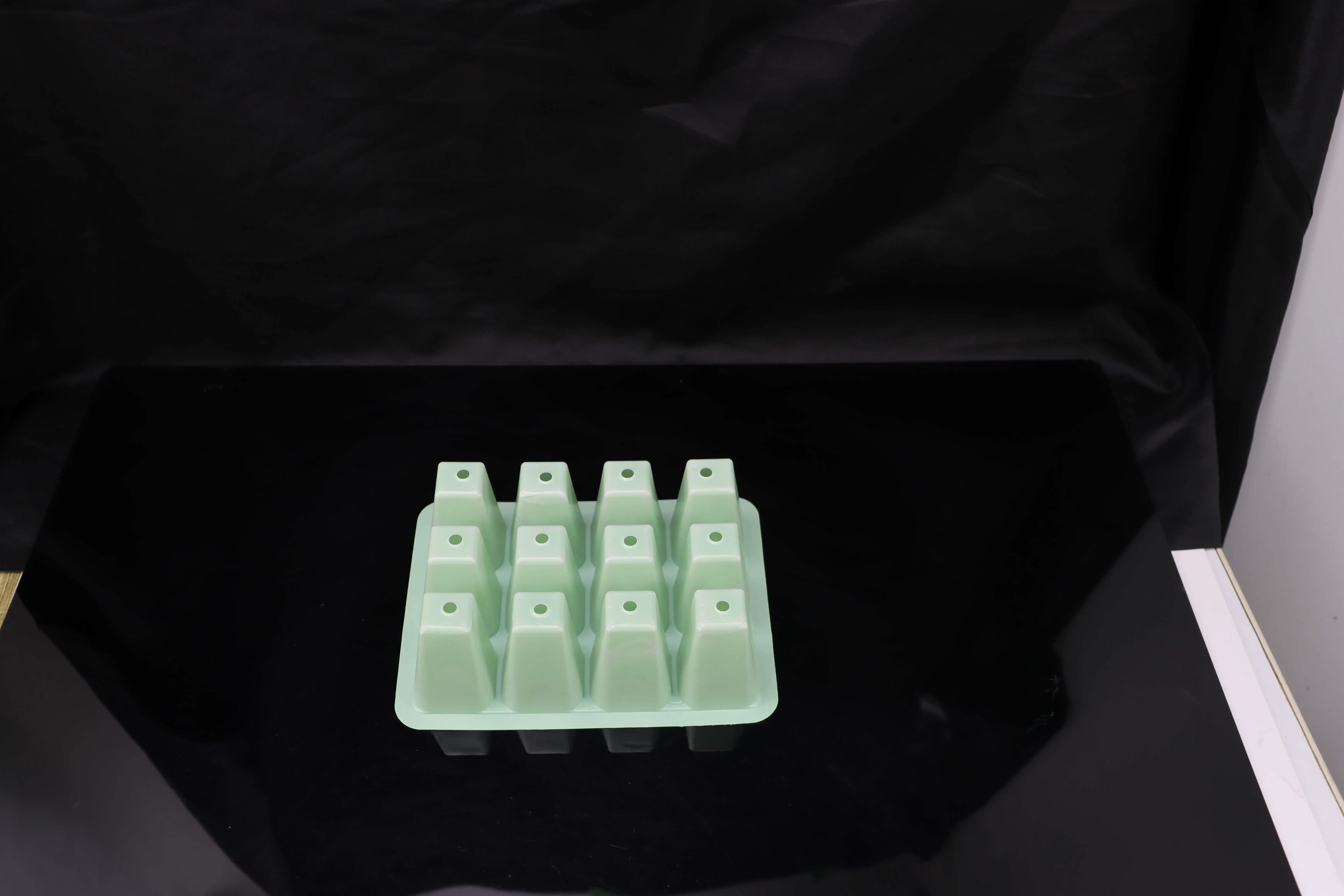 2023 New Design Eco-Friendly Seed Planting Starter Propagation Ps 12 Grids Plant Grow Tray