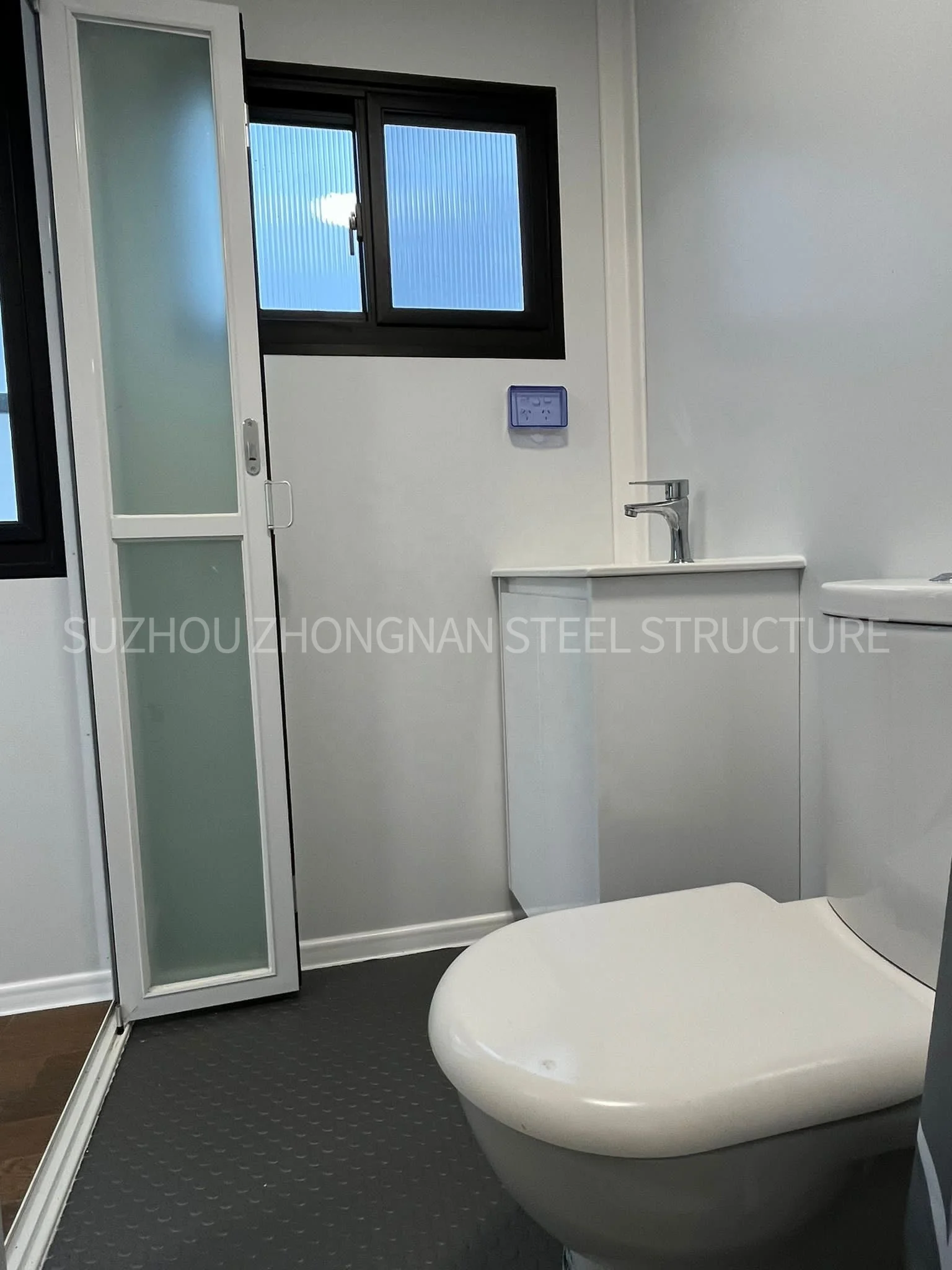 Low cost modern ready made mobile homes prefabricated easy assembled flatpack glass wall  wooden container house new zealand