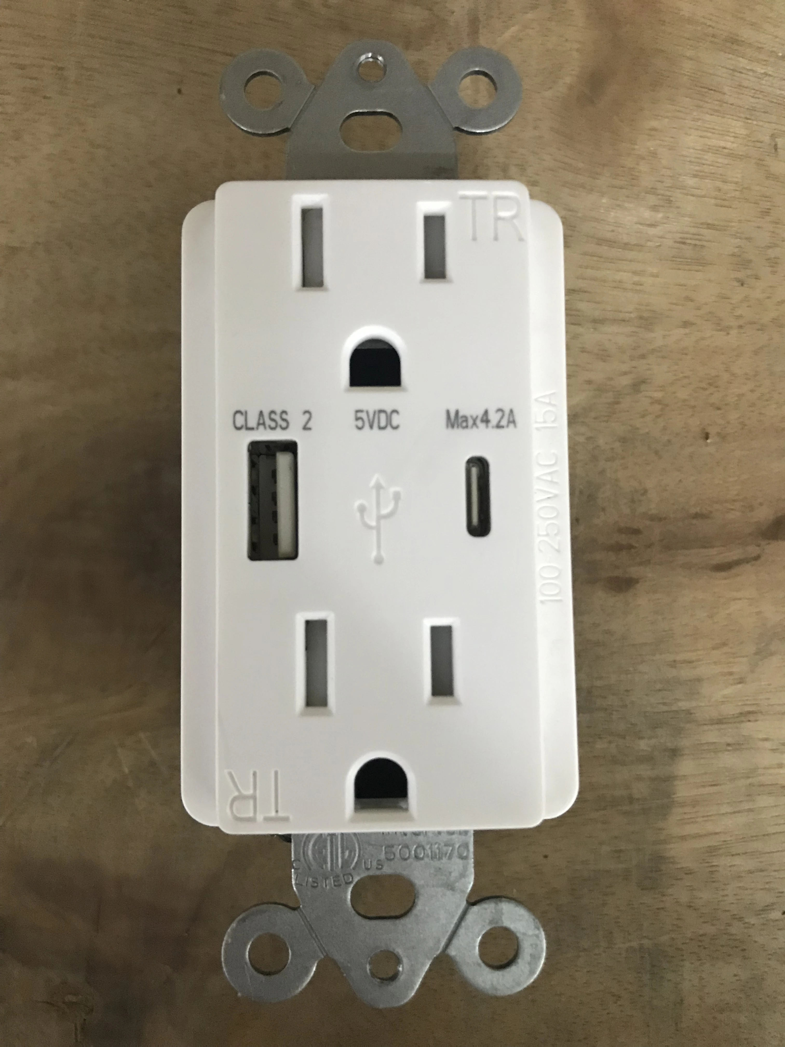 US/Japan Wall Socket with 5V 4.2A Type-A Type-C Outlet