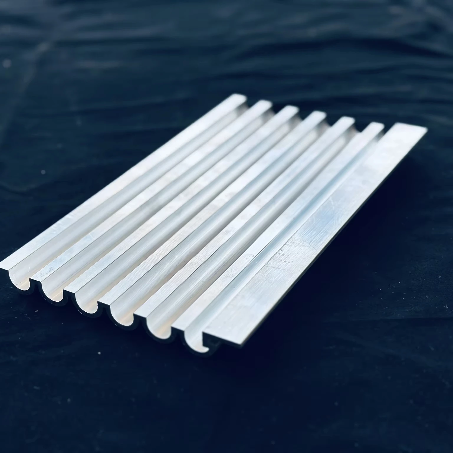 Анодированный алюминиевый профиль