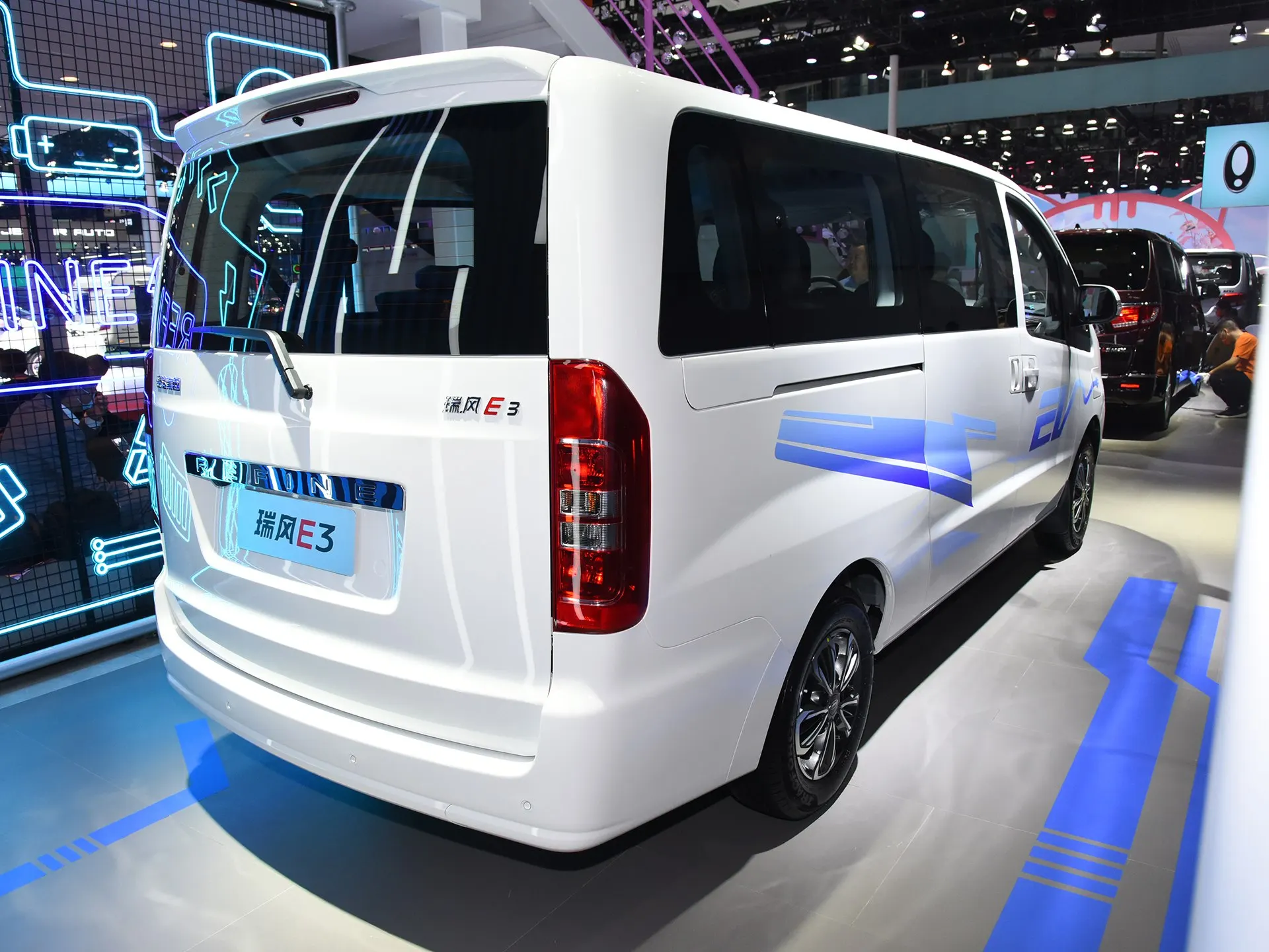 2024 2025 Jac Ruifeng JAC Новый энергетический MPV-автомобиль E3 E4 RF8 PHEV 4/5 двери 180 км/ч скоростная вилка в гибридном электромобиле