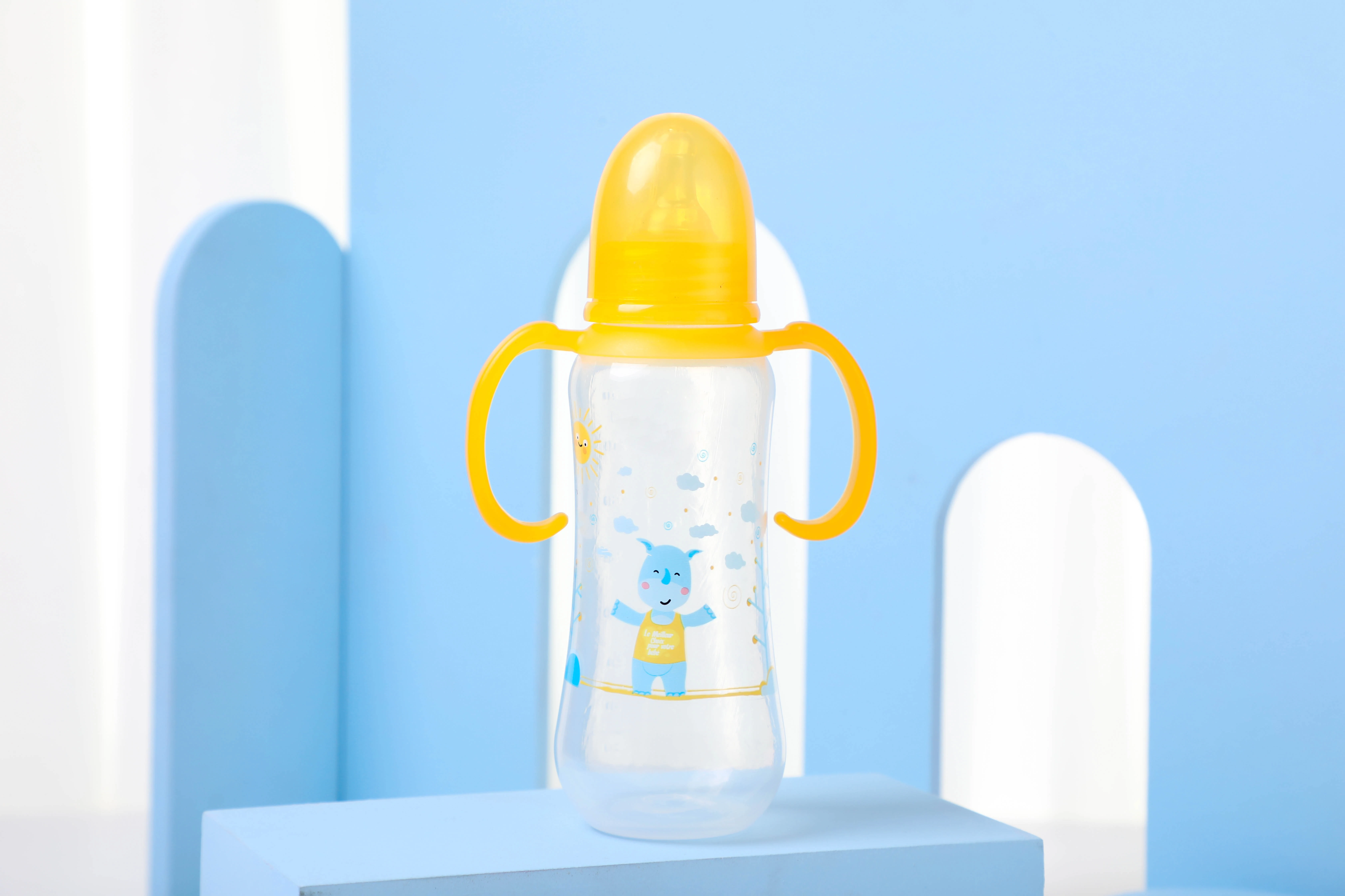 Wholesale Custom  BPA Free Food Grade PP Milk Bottle Hands Free 250ML 8OZ Silicone Nipple Baby Feeding Bottle For Drinking