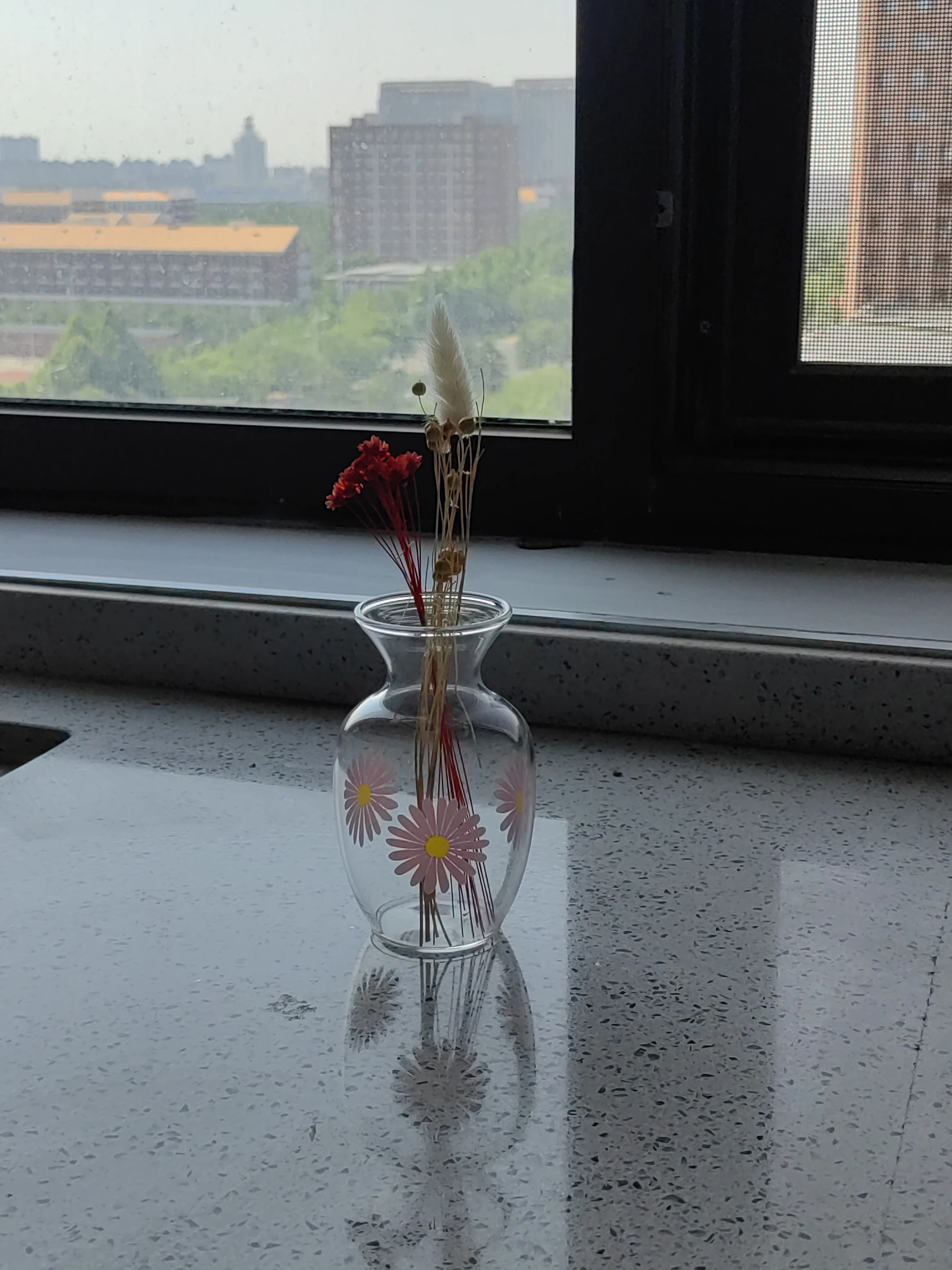 Elegant  Unique Home Decor Art-Painted Pink Daisy Small Glass Vase