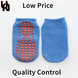 Uron manufacturer  factory price custom logo grip Trampoline park cotton polyester kids Sock